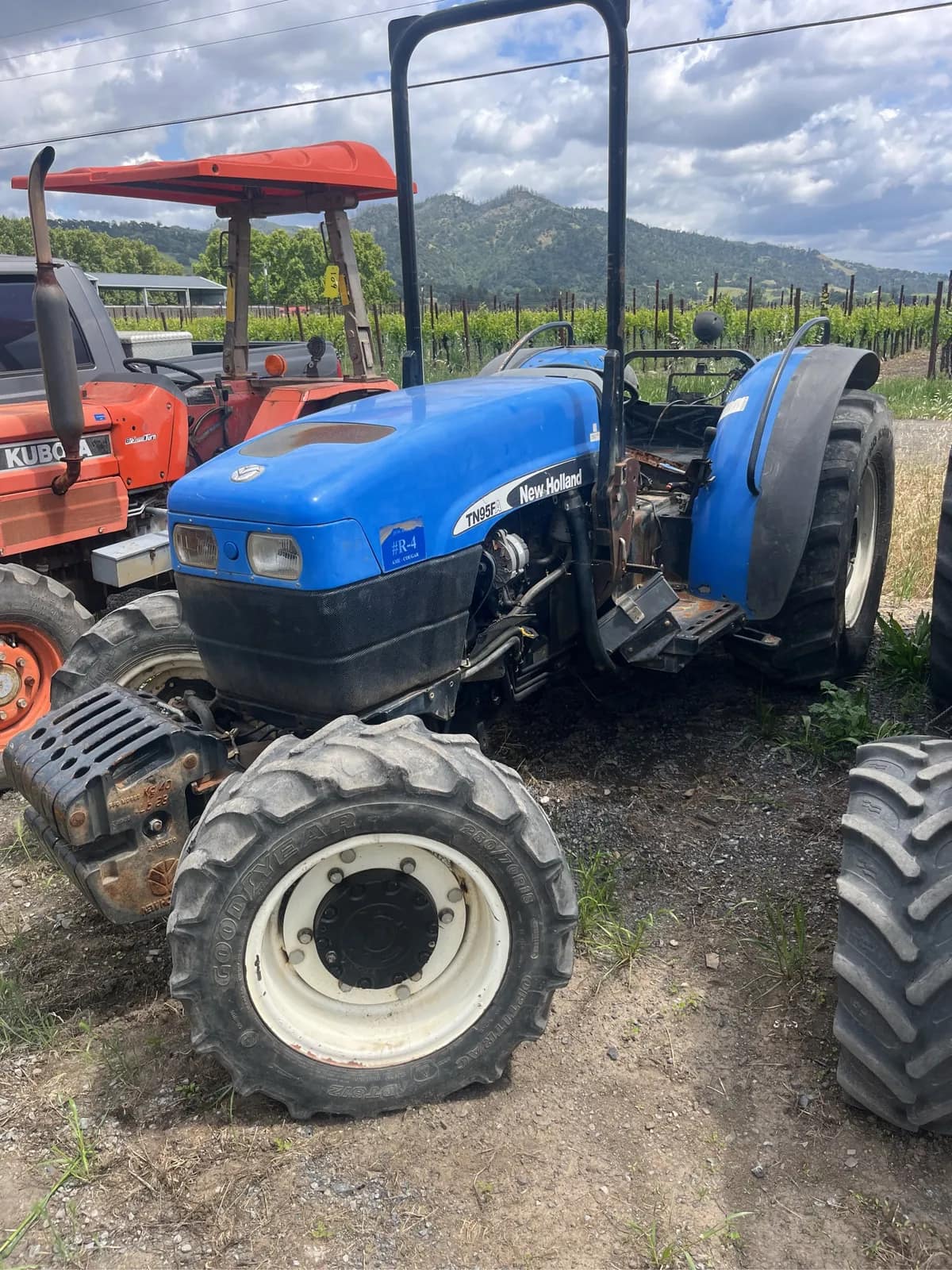 new-holland-tn95fa-4x4-tractor-mq5q6z4b
