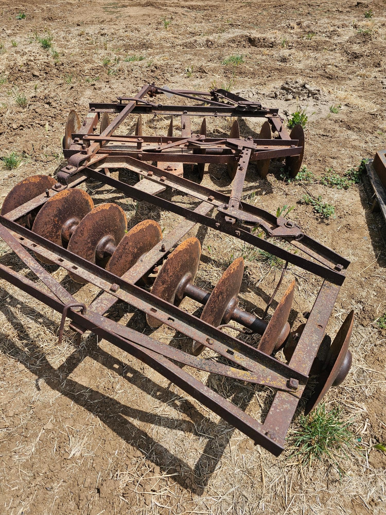 disc-plow-tractor-attachment-ms6i5f9g