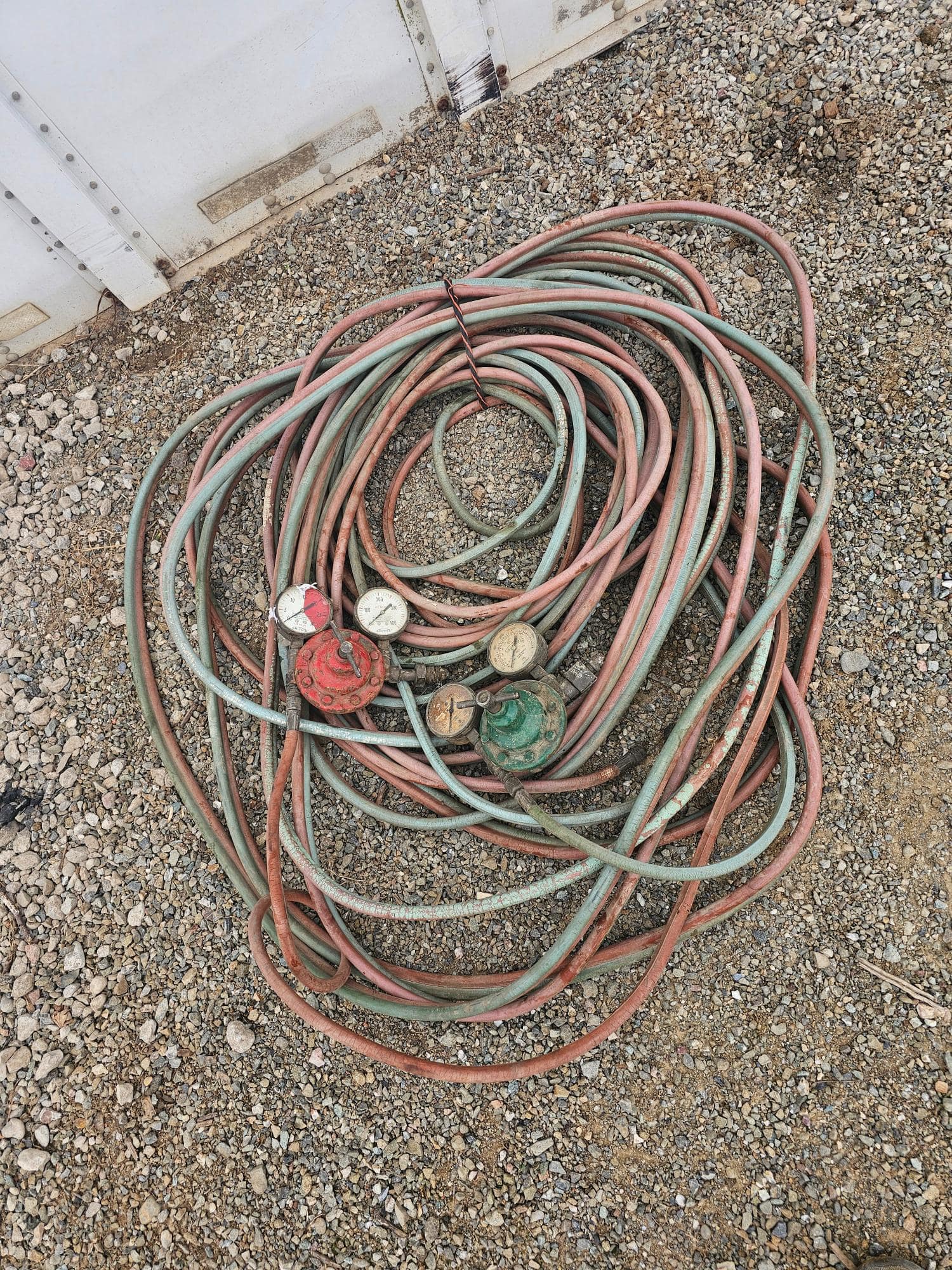 welding-hose-and-regulators-c00017