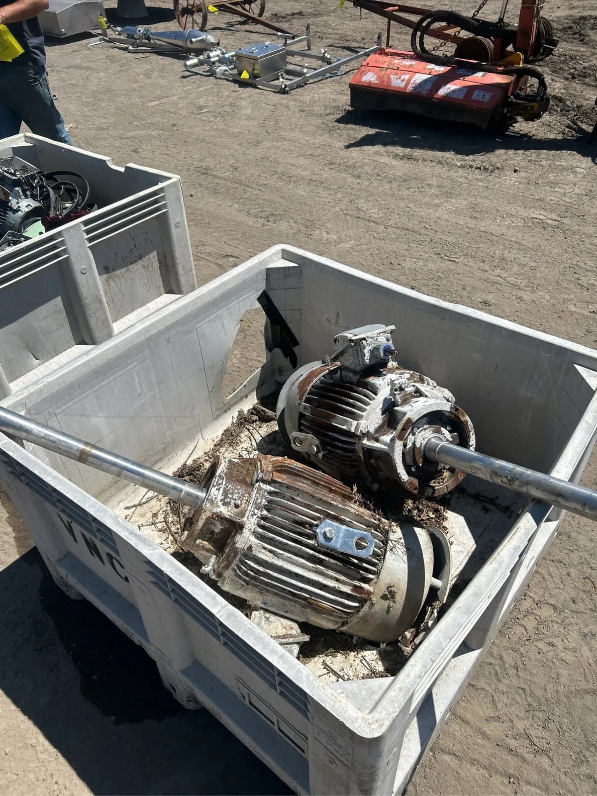 two-electric-motors-and-12-ton-bin-mpohk3s8