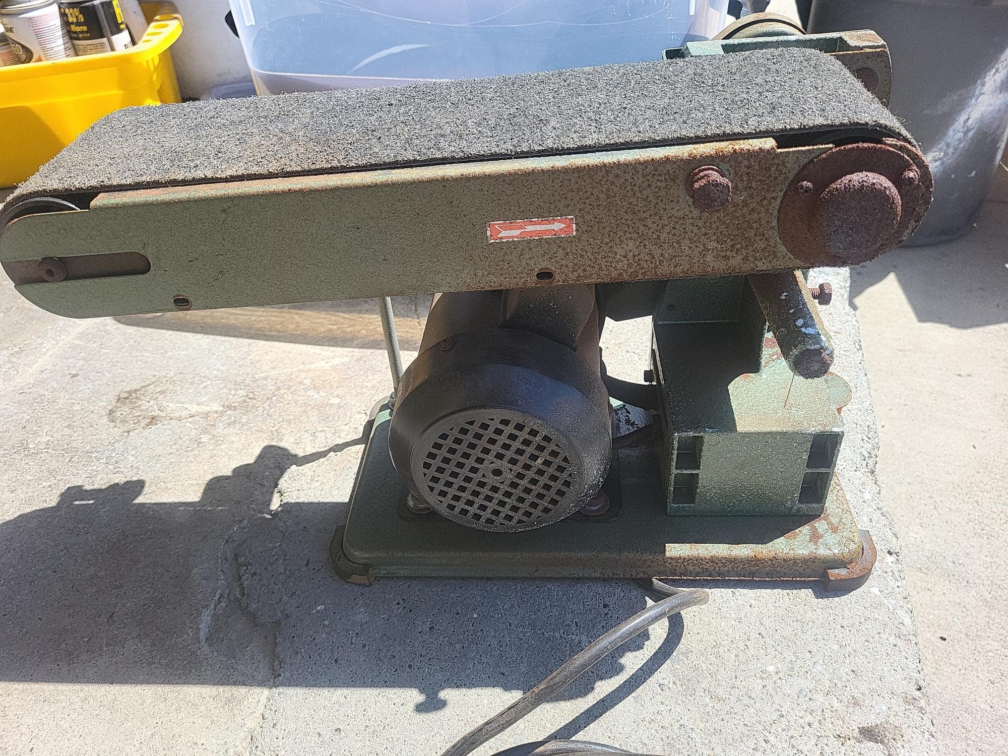 bench-top-belt-sander-with-extra-belts-movsyeu9