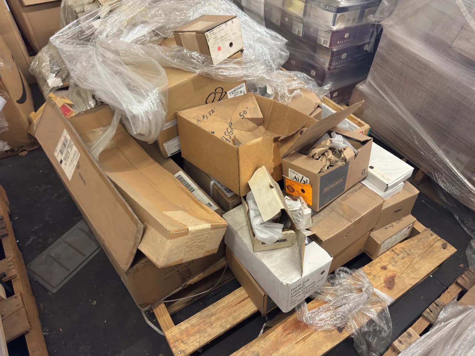 contents-of-pallet-schlage-assa-abloy-crp-door-hardware-and-glass-f50793