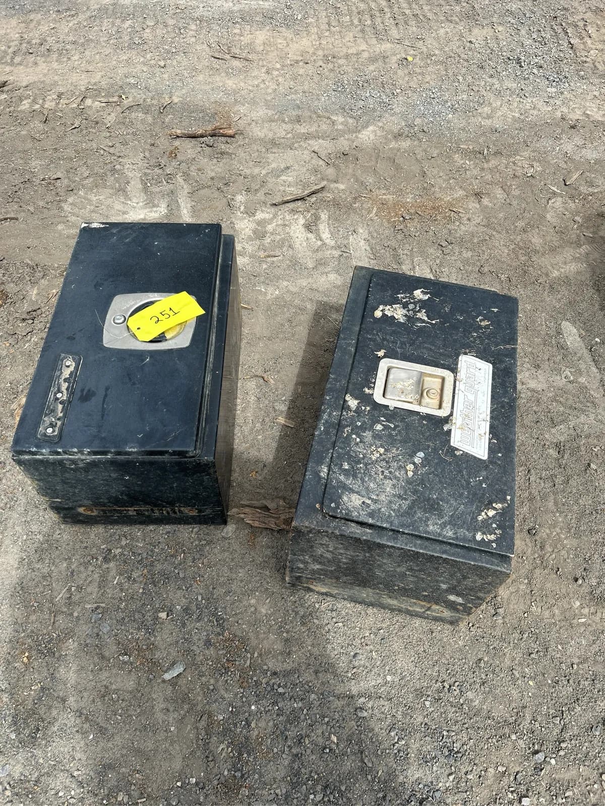 2-weatherguard-under-bed-tool-boxes-mpoihe8x