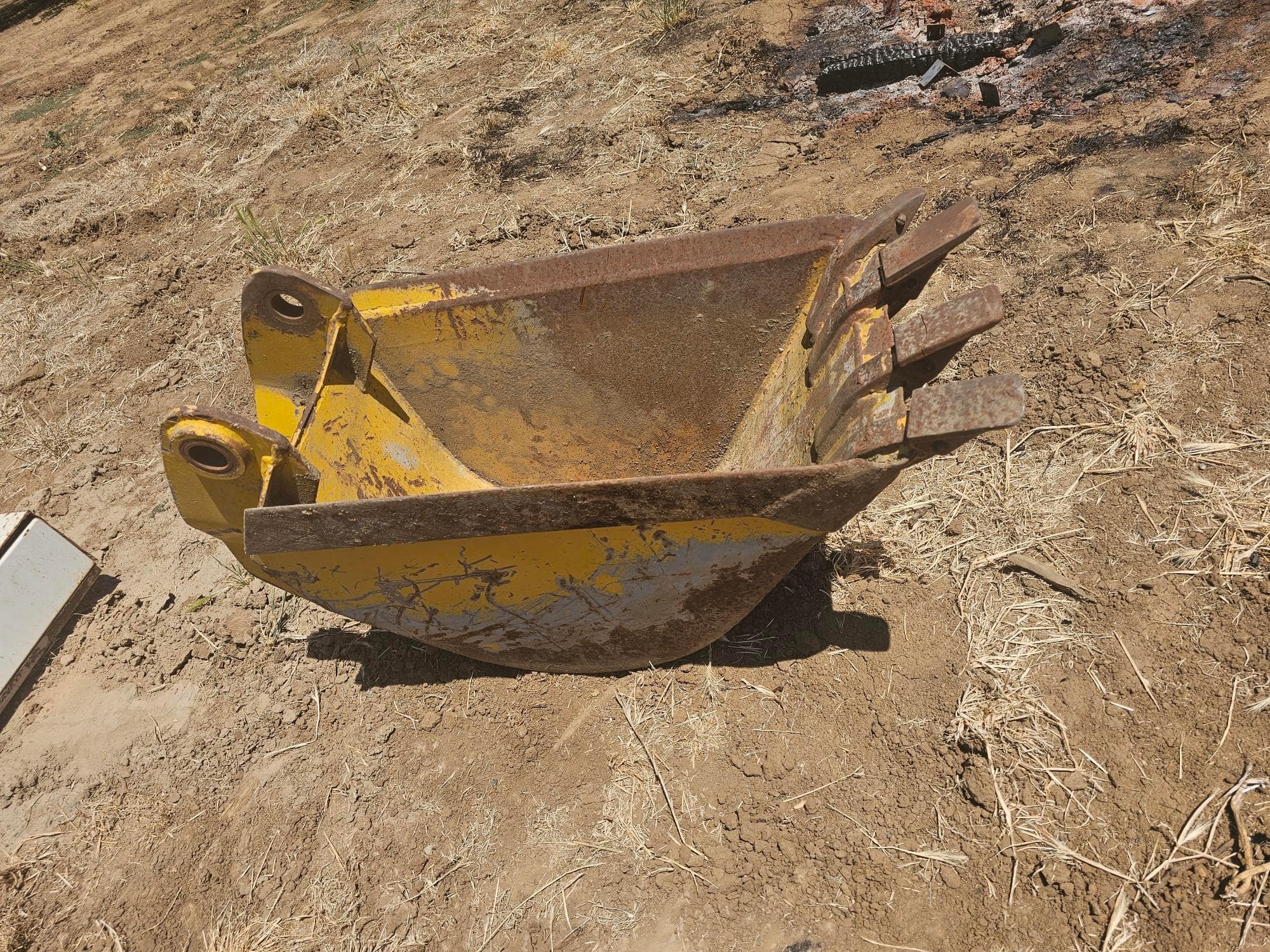 4-tooth-excavator-bucket-ms81xrmz