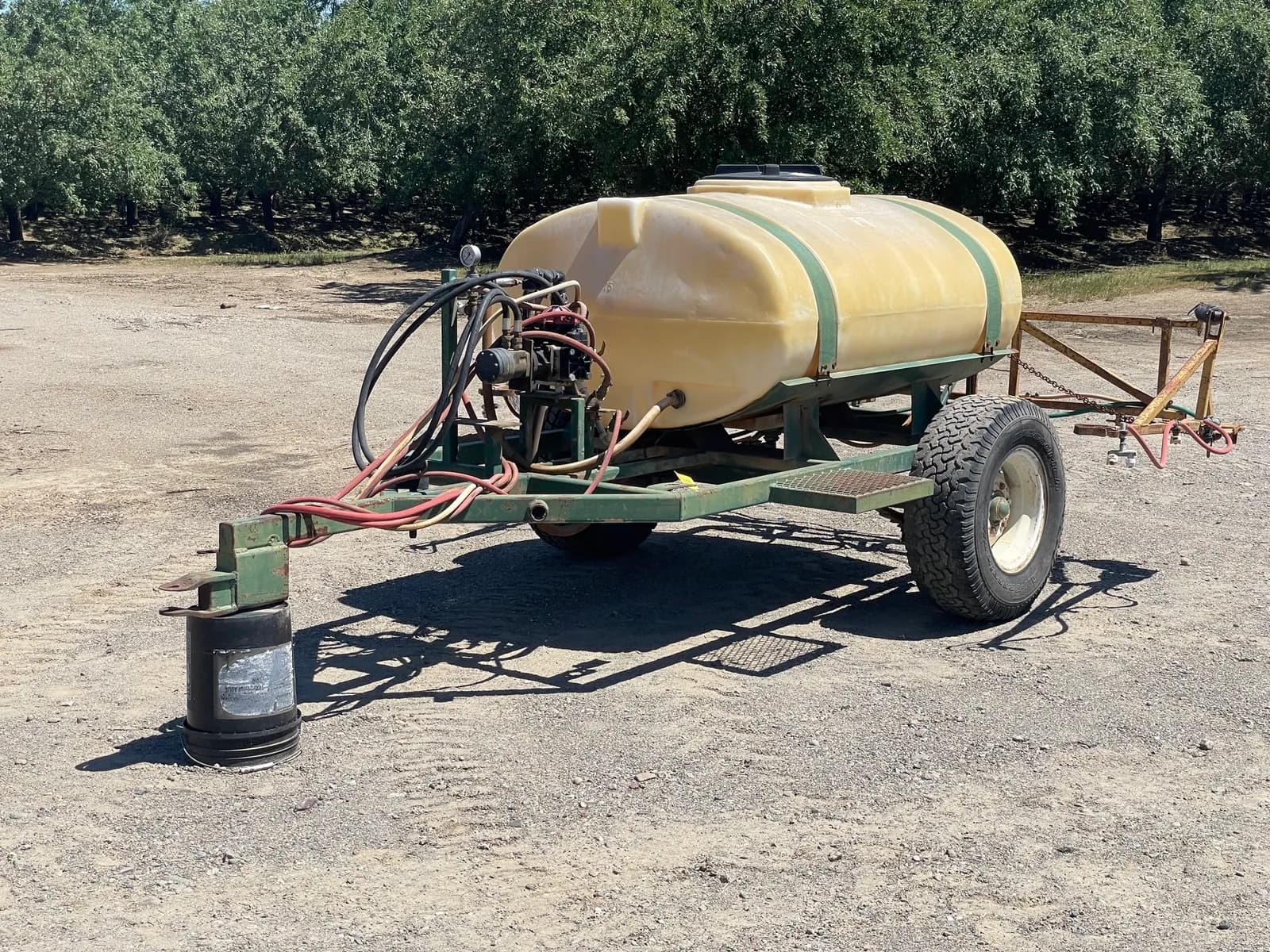 300-gallon-sprayer-trailer-mpq1awrv