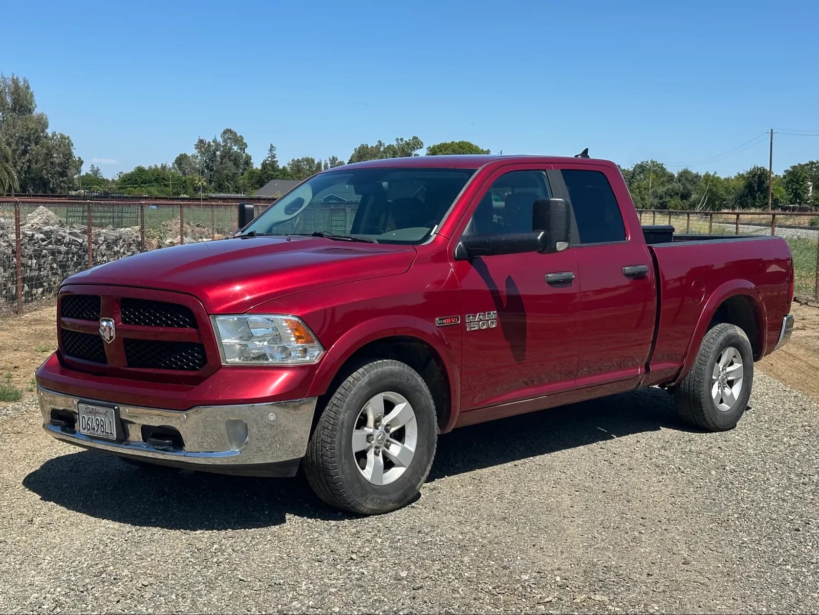 2015-dodge-ram-1500-4x4-extended-cab-diesel-pickup-with-bed-mounted-fuel-tank-and-tool-box-mppy3h26