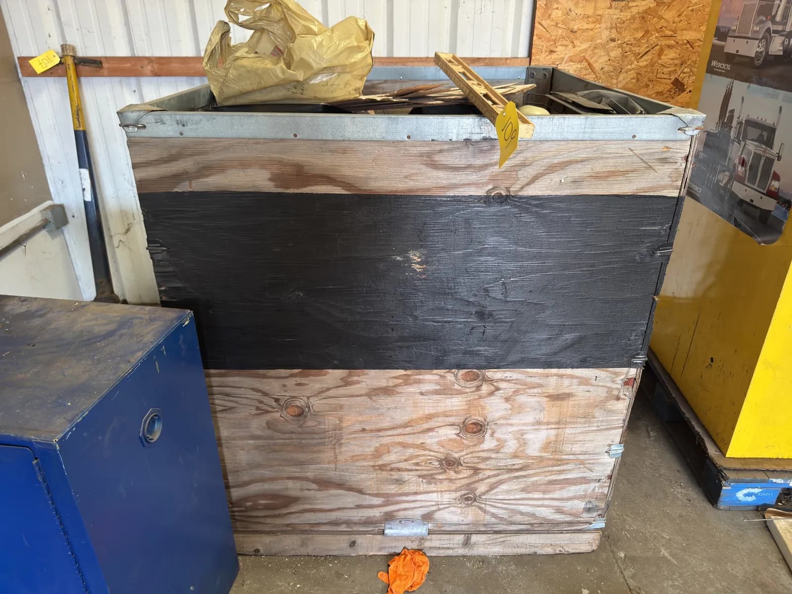 contents-of-crate-assorted-organizing-bins-racks-household-goods-and-more-07ed98
