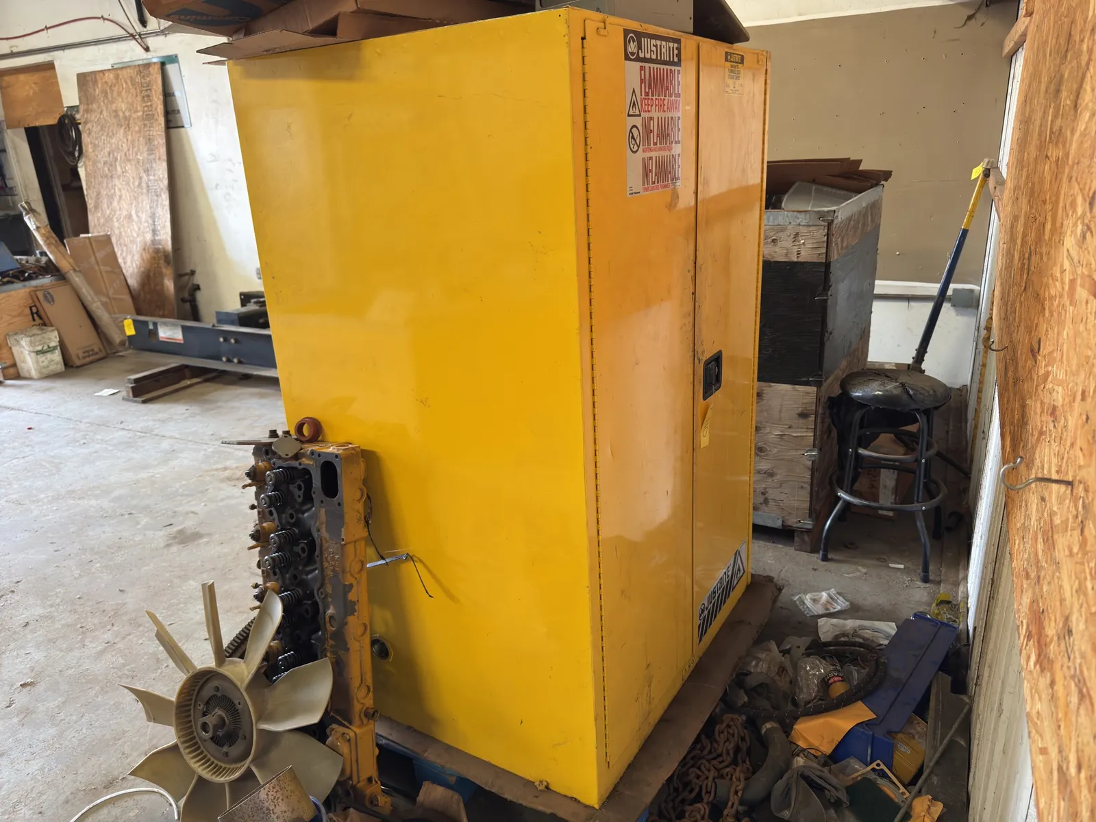 justrite-liquid-flammable-storage-cabinet-90-gallon-capacity-and-more-e95ecf