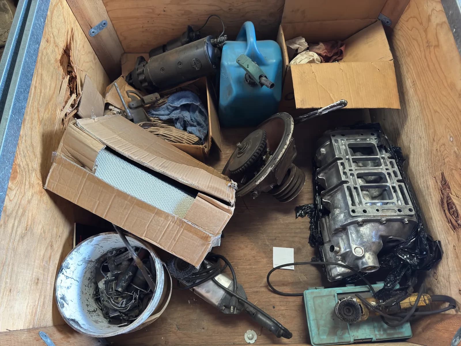 contents-of-bin-assorted-diesel-engine-parts-power-tools-and-accessories-mpvt4kfz