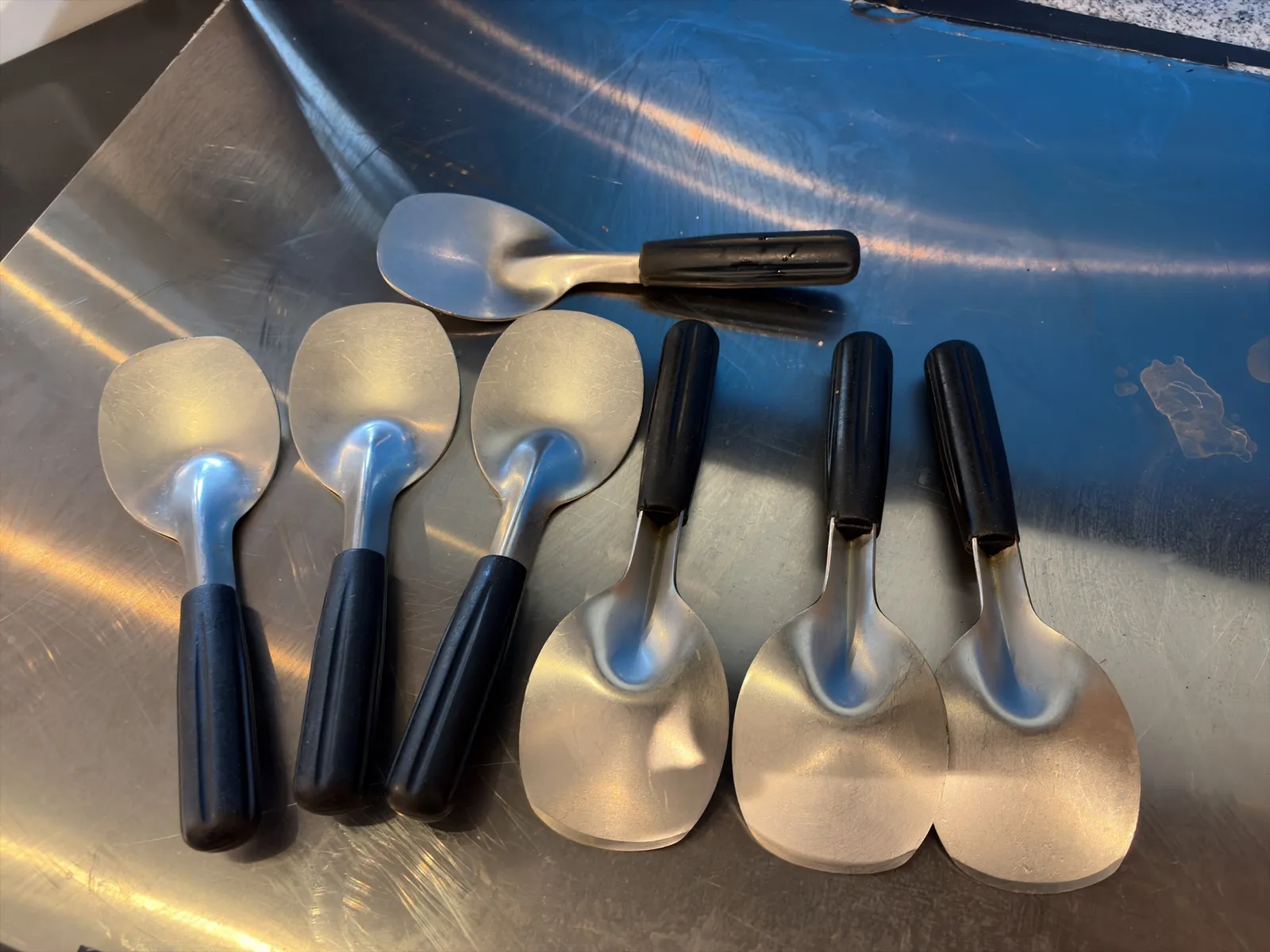 7-gelato-serving-blades-in-container-mpq3ttep