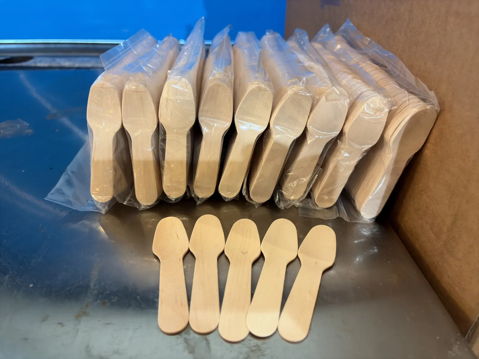 9-packages-of-many-wooden-225-tasting-spoons-mpq3uxtv