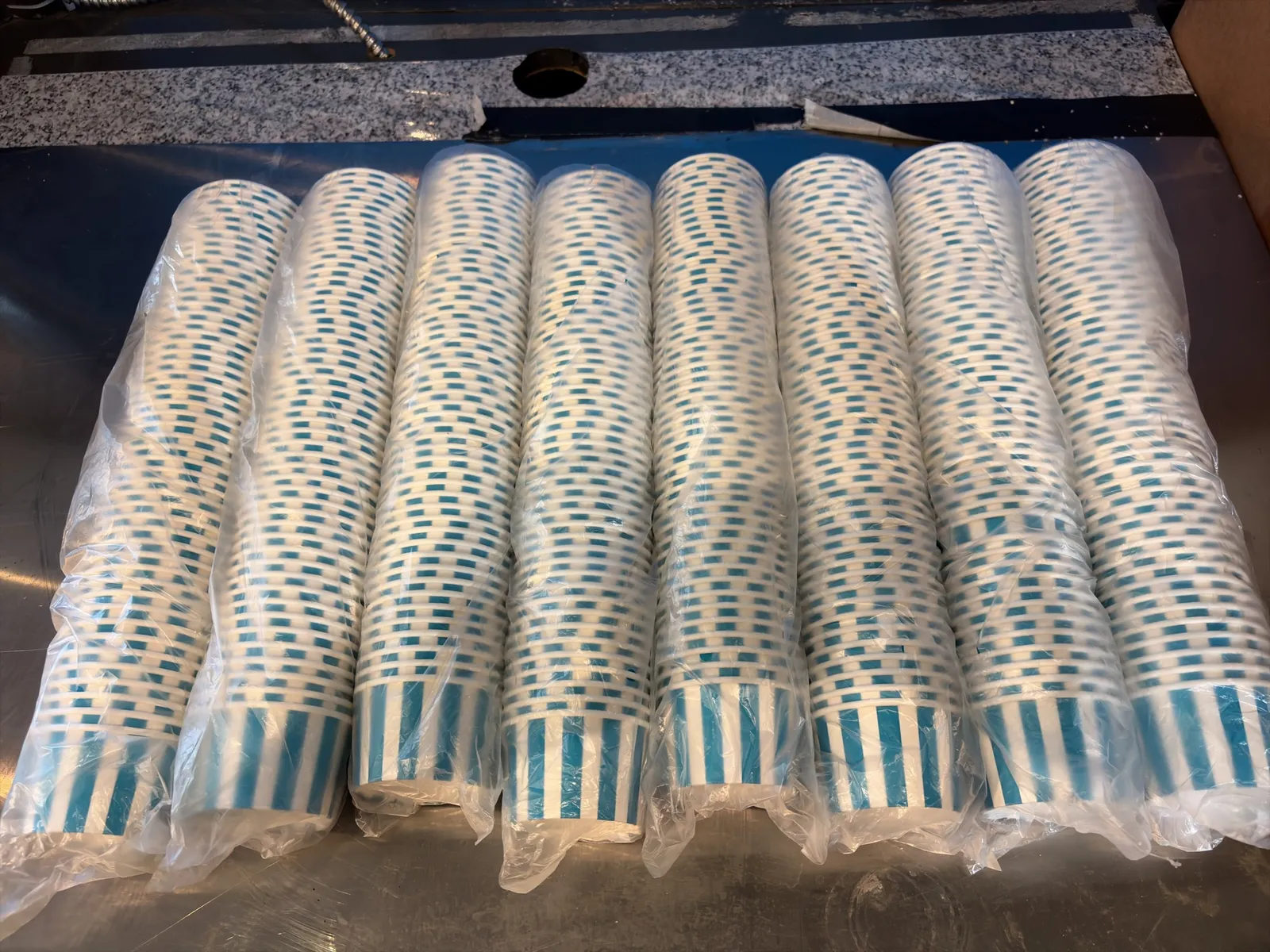 8-sleeves-of-50-4oz-blue-and-white-striped-cups-mpq3v80z