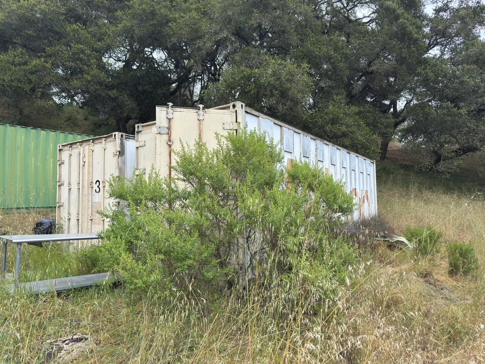 30-shipping-container-with-contents-415944