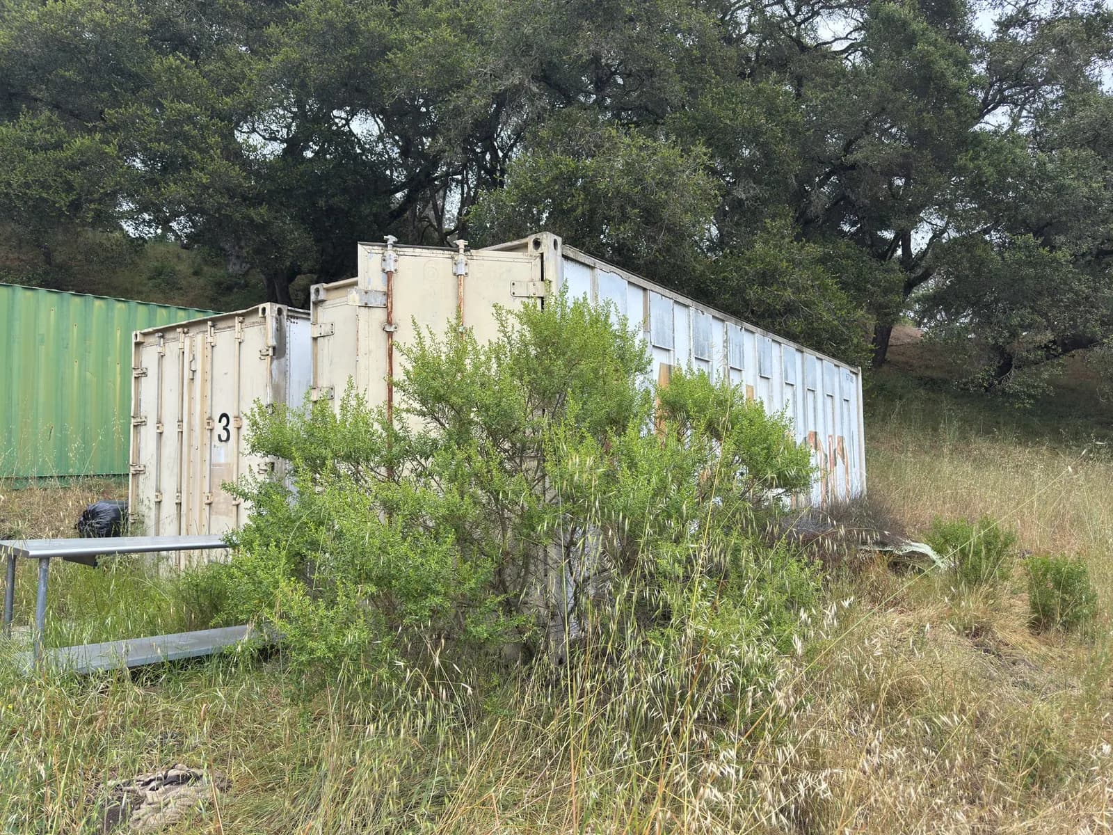 30-shipping-container-with-contents-415944