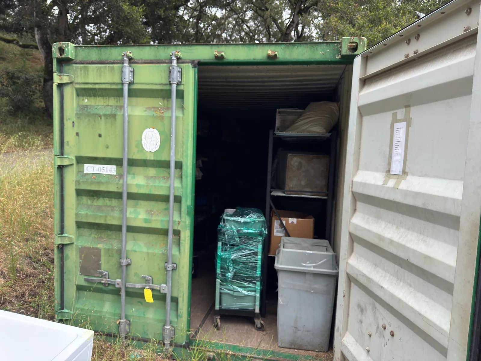 40-shipping-container-with-contents-included-mpvrkij8