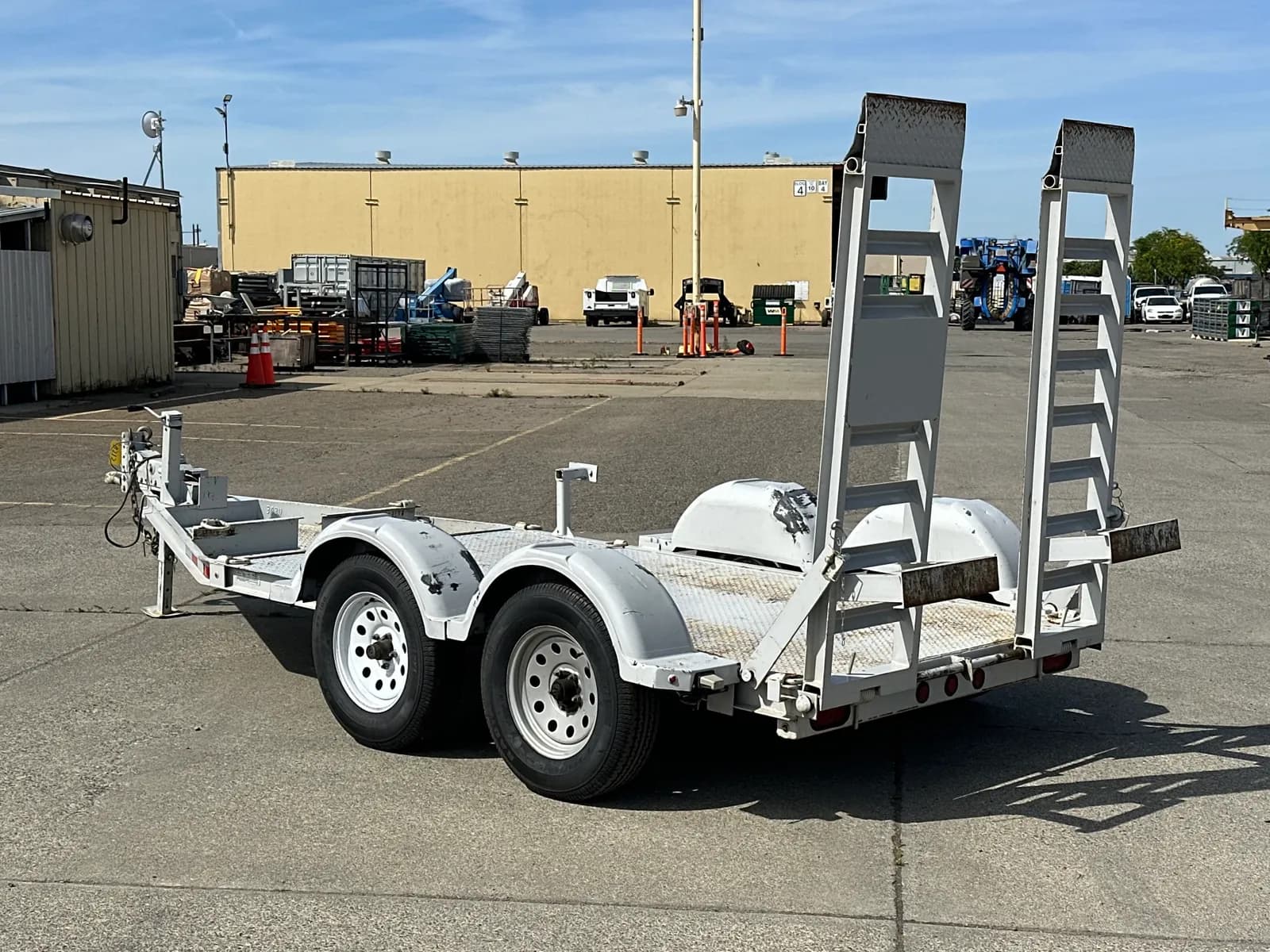 2019-snake-river-fb5x10-7k-10-equipment-trailer-with-ramps-mprdi70p
