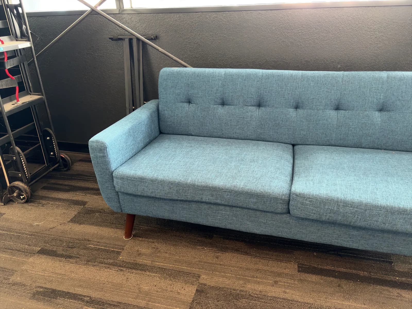 new-blue-retro-couch-8defbe