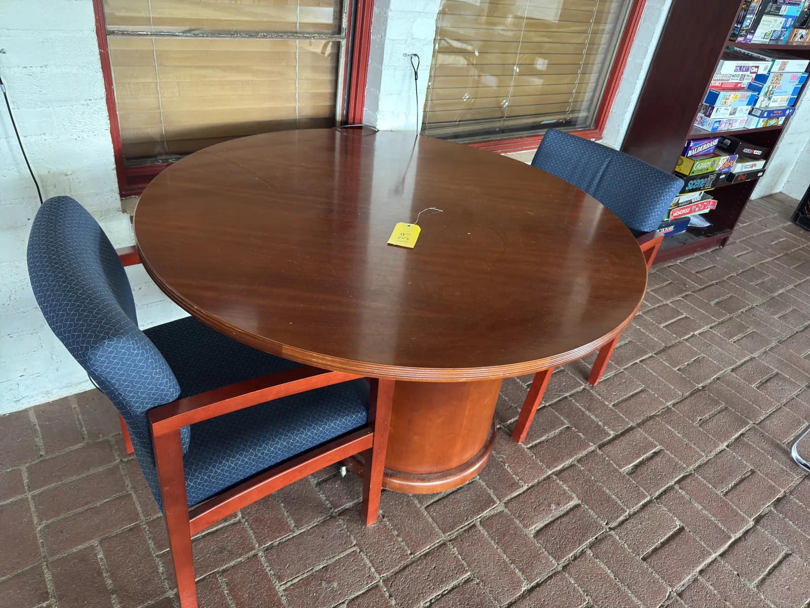 table-and-chairs-1dd5de