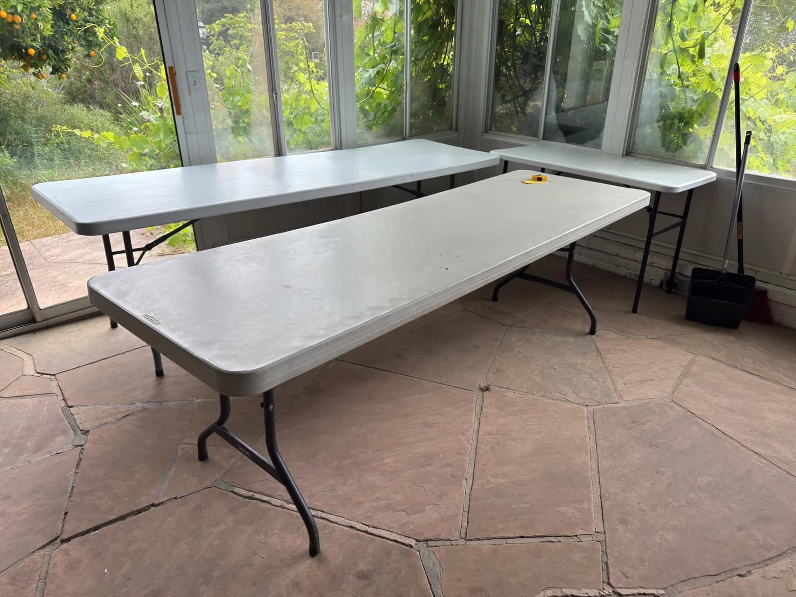 3-plastic-tables-4a0600