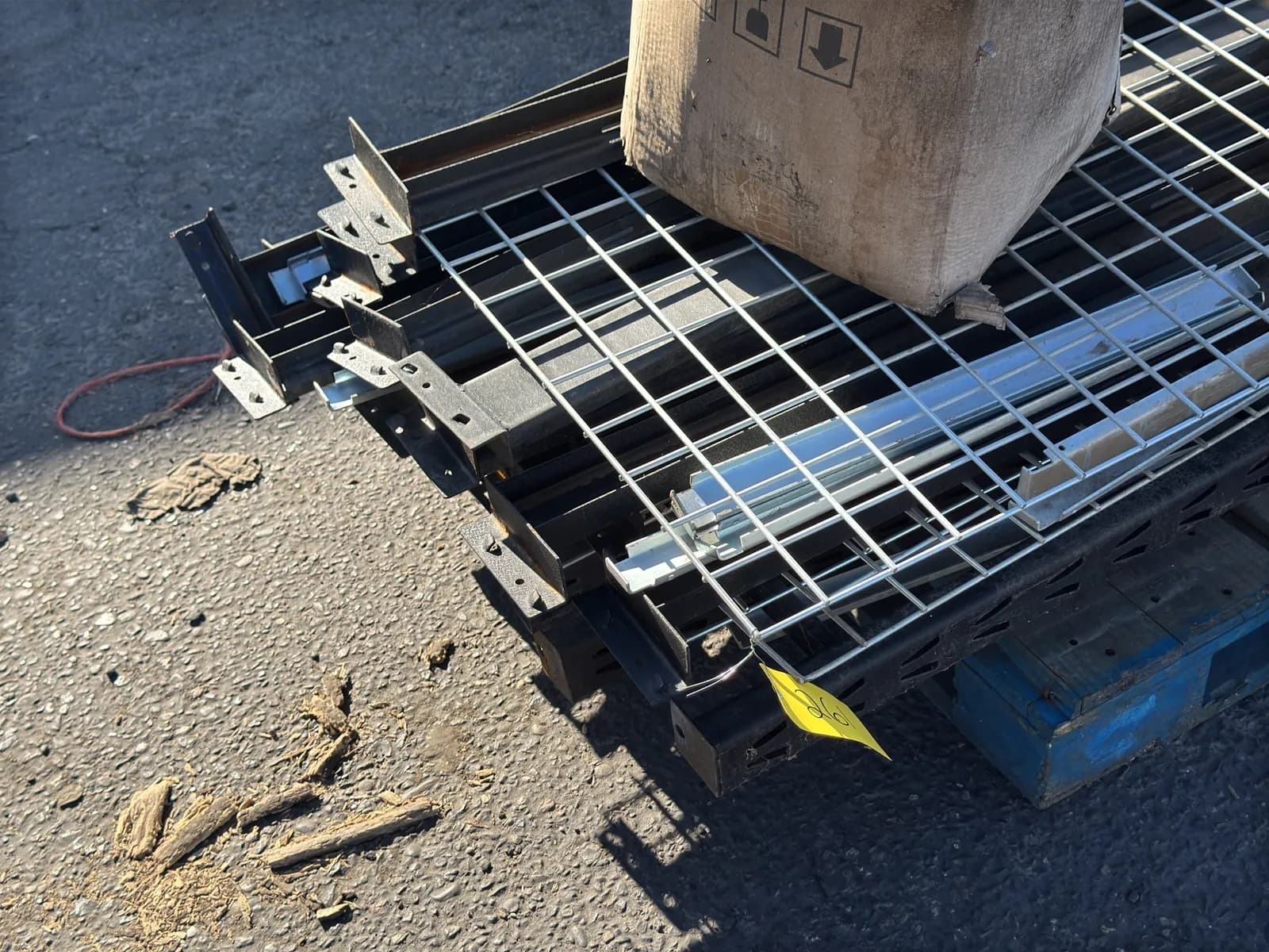 contents-of-pallet-whalen-storage-racking-mqa3zuu6