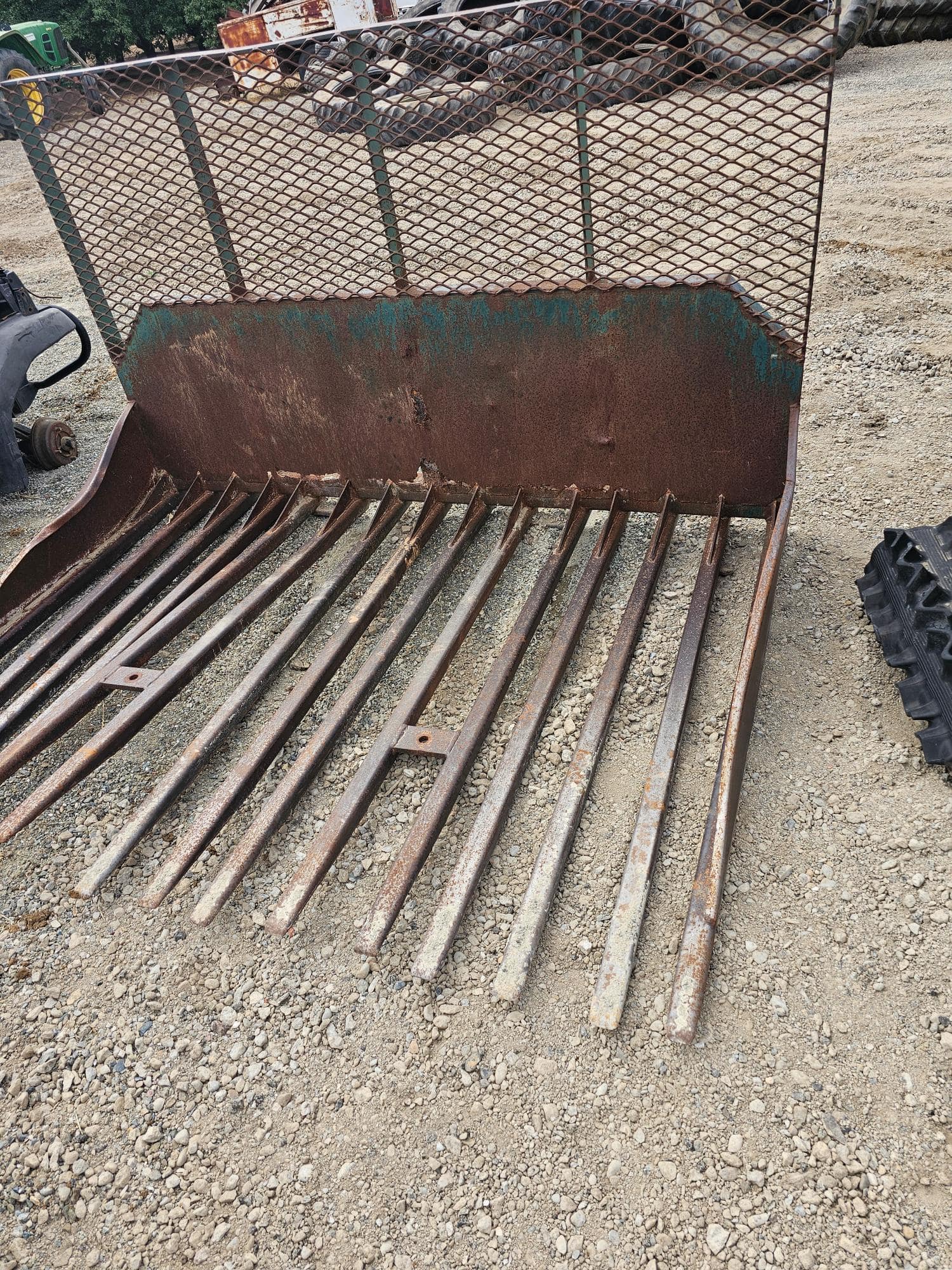 skid-steer-skeleton-bucket-attachment-ms81zz3r