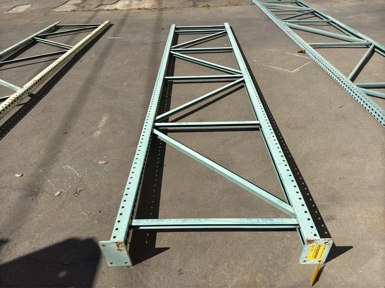 1-42x192-upright-3x3-column-5x8-footplate-w4-holes-teardrop-mq1fct93