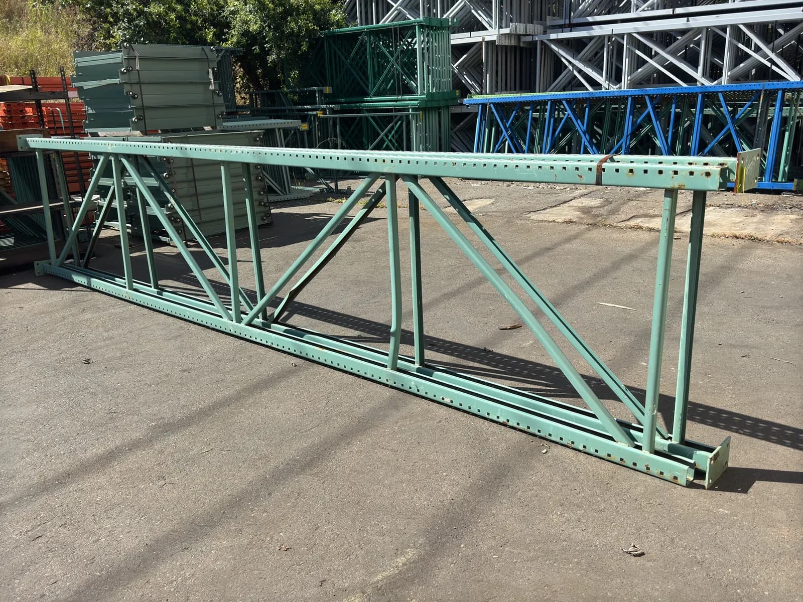 2-44x-216-uprights-3x3-column-5x-8-footplate-w4-holes-teardrop-mqdxtchh