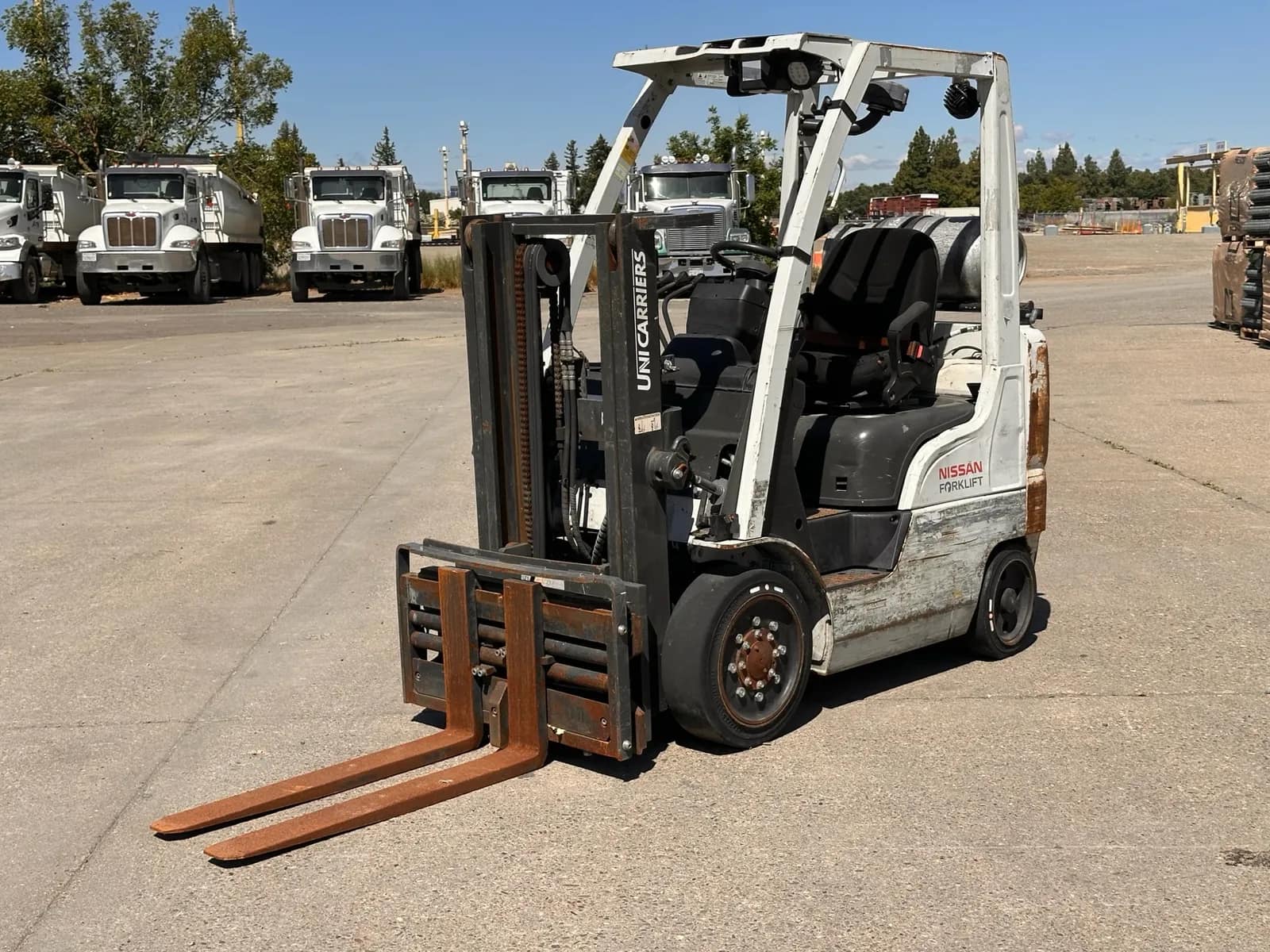 2013-nissan-4000-lb-capacity-propane-forklift-mq8wbj8y