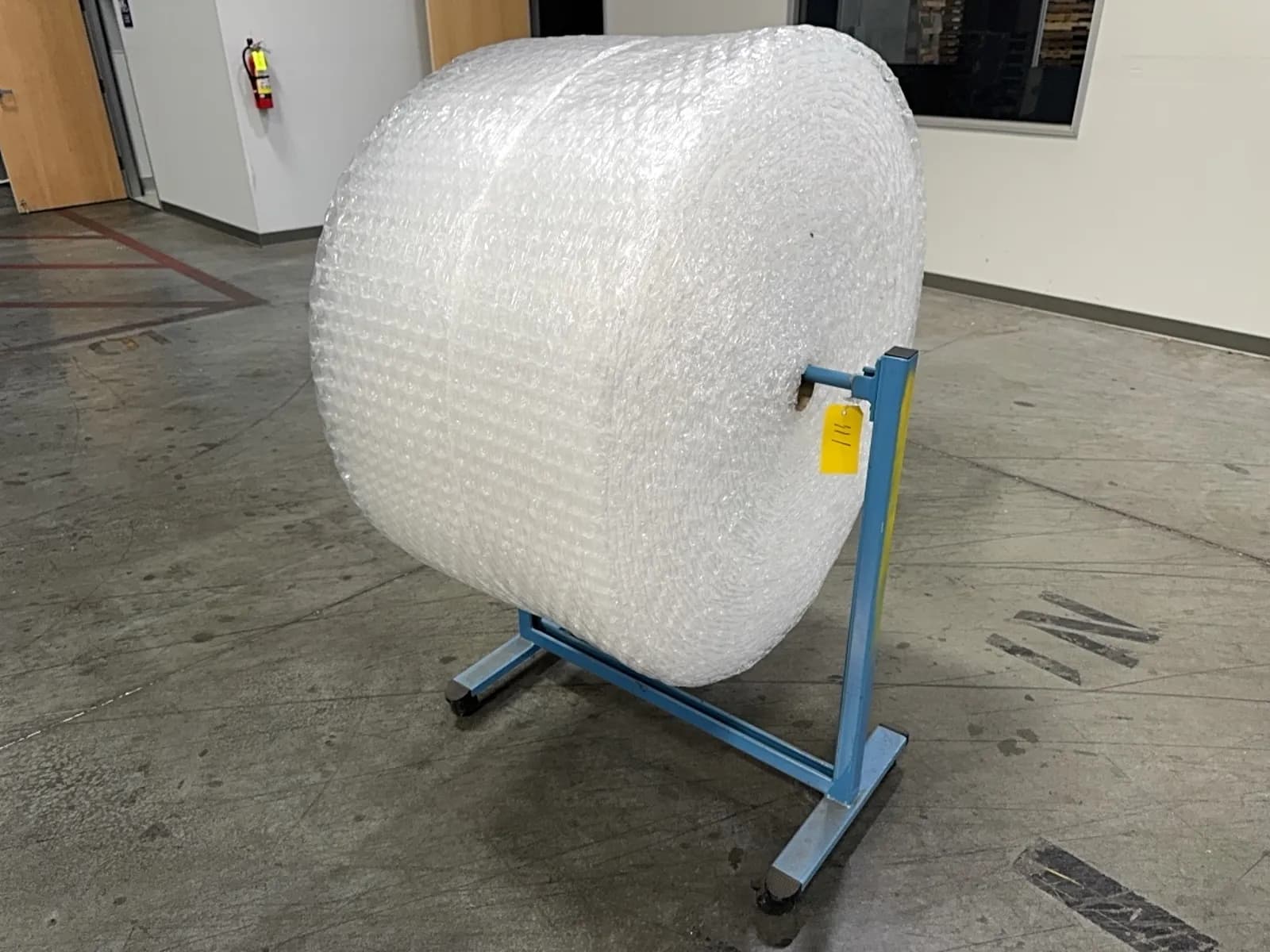 portable-wrapping-cart-with-2-rolls-of-12-bubble-wrap-ba22de