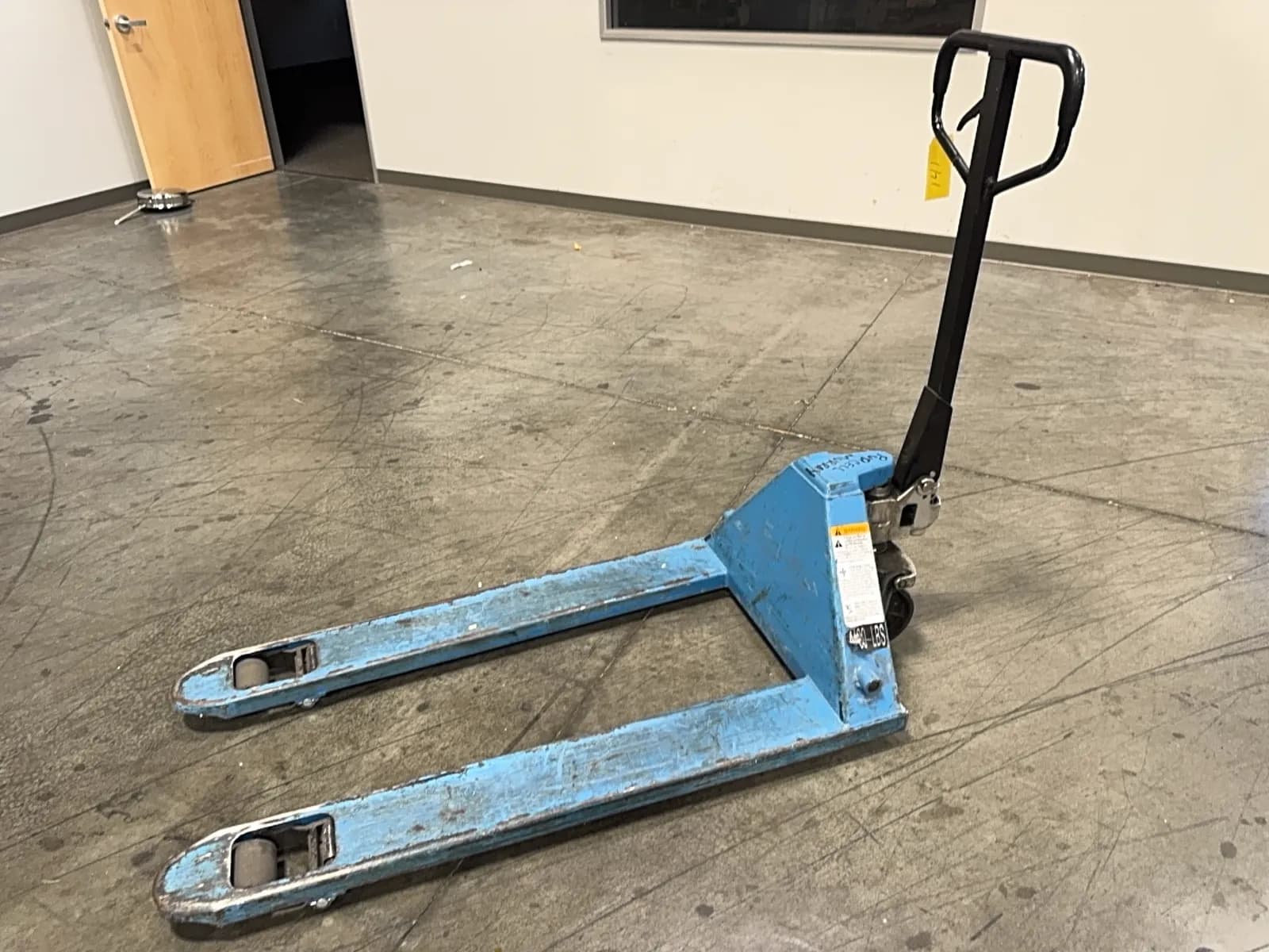 uline-4400lb-quick-lift-pallet-jack-5d1212