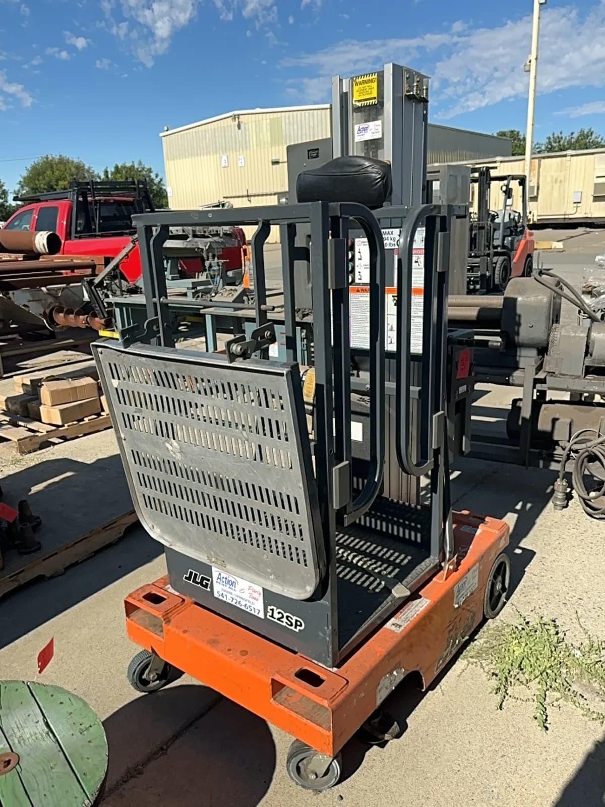 jlg-12sp-500lb-capacity-mast-lift-240821