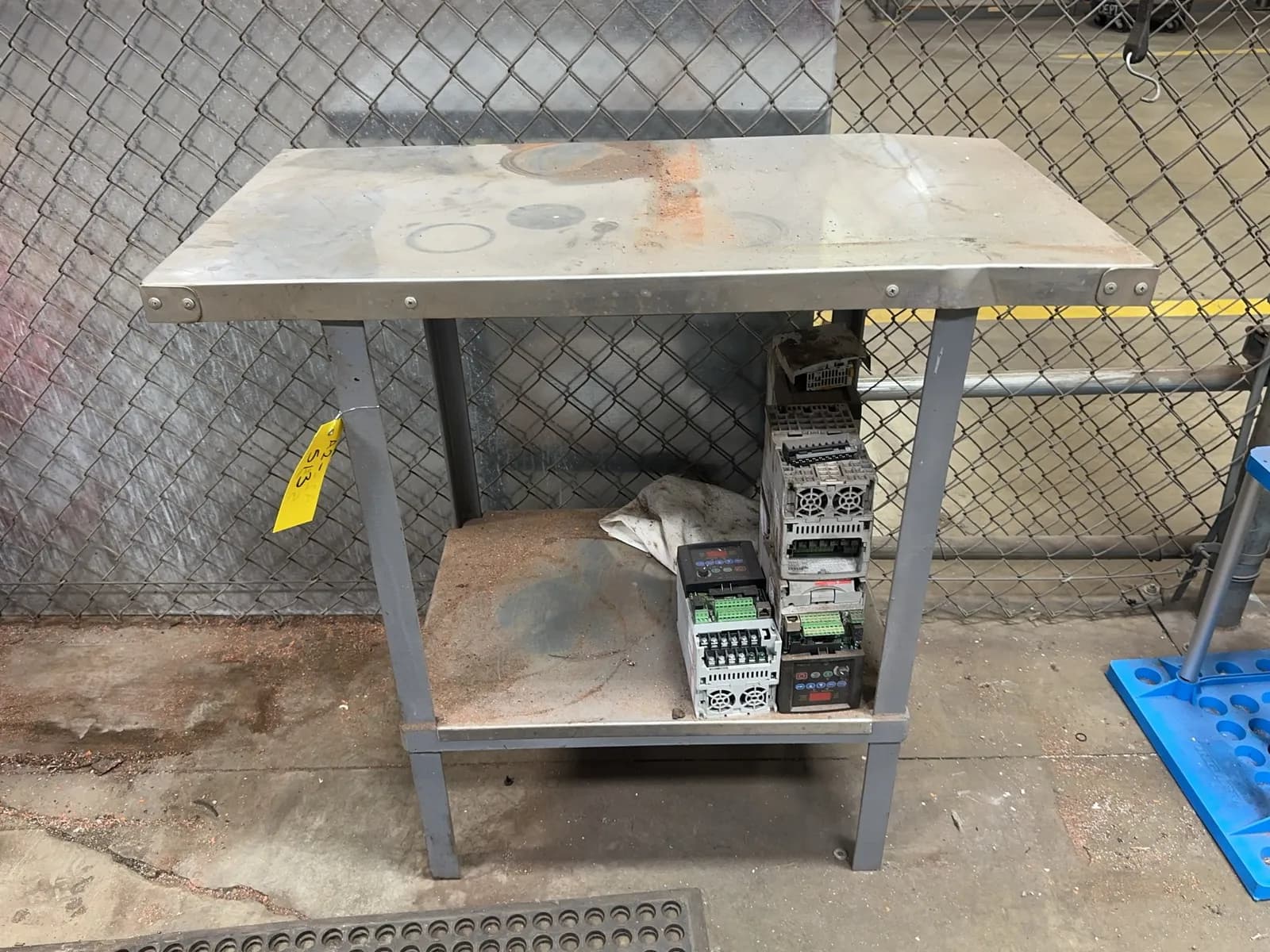 stainless-steel-table-with-contents-included-mrjz8q7h