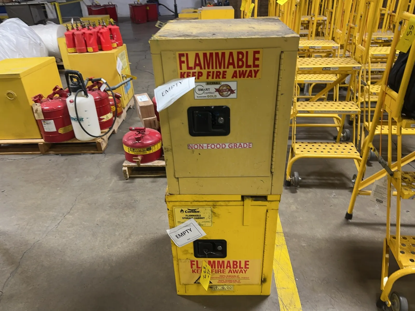 2-4-gallon-flammable-storage-cabinets-mrl9gox9