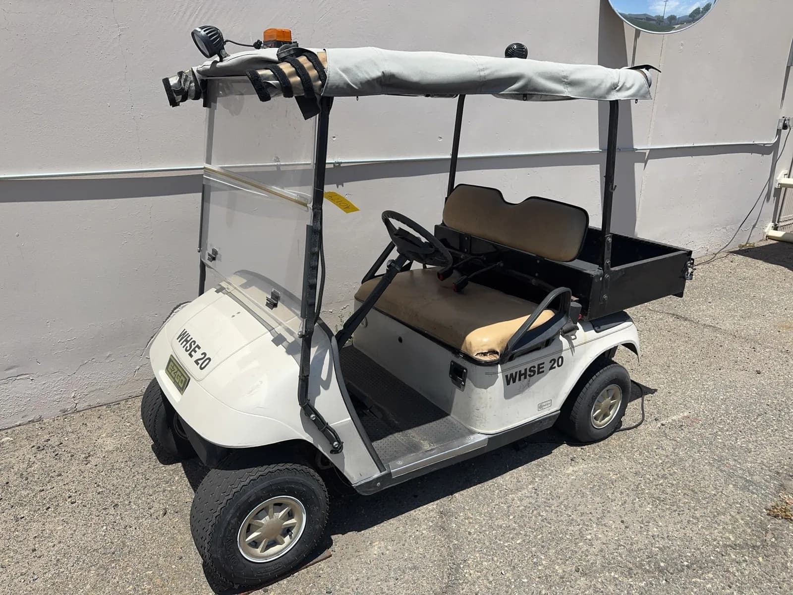 ez-go-electric-golf-cart-mrl4tn9a