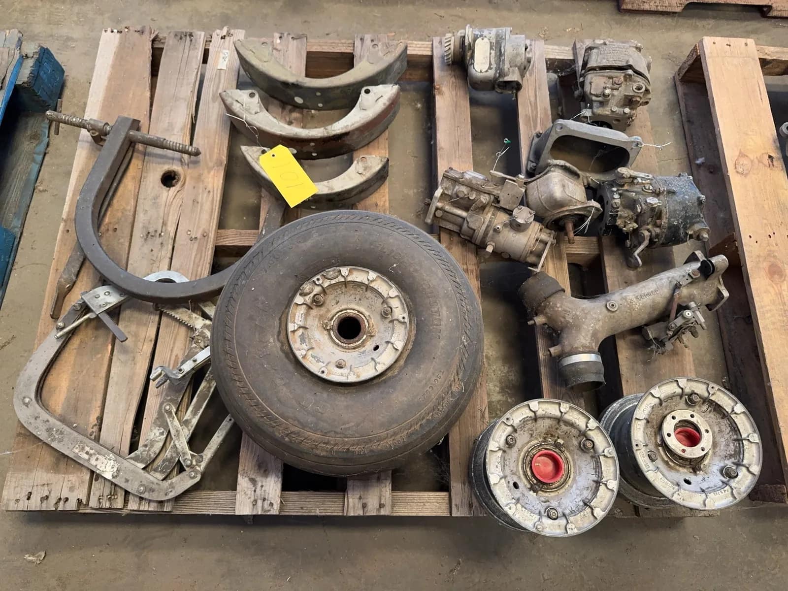 contents-of-pallet-assorted-aviation-parts-marvel-schebler-carburetor-wheels-and-more-ms9d0ke0