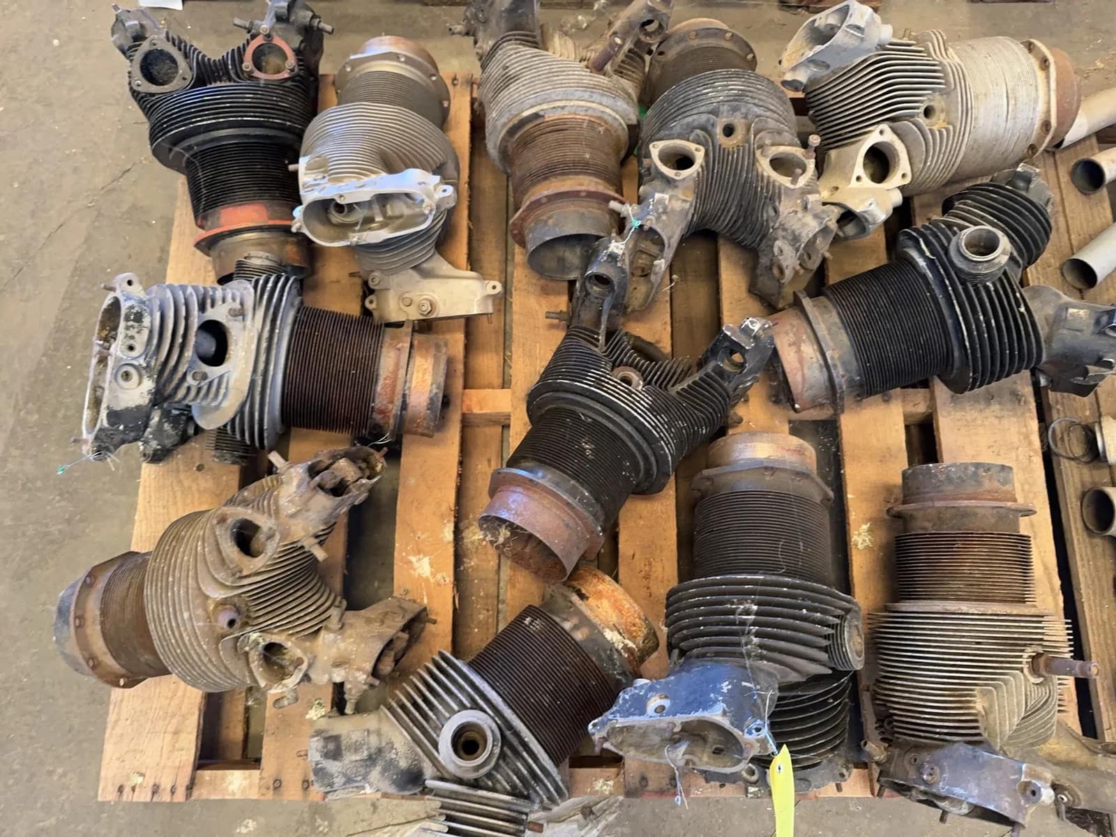 contents-of-pallet-12-aviation-engine-cylinders-ms9d0kea