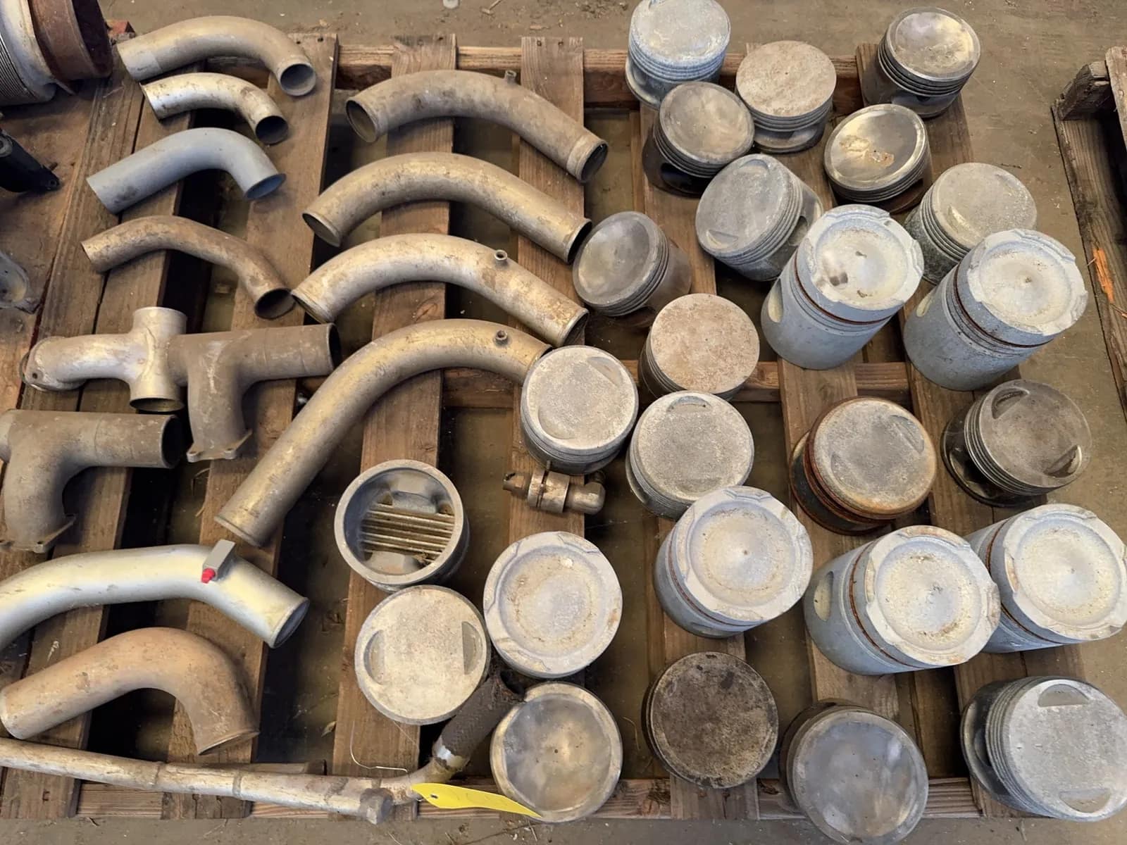 contents-of-pallet-assorted-aviation-engine-parts-ms9d0kdq