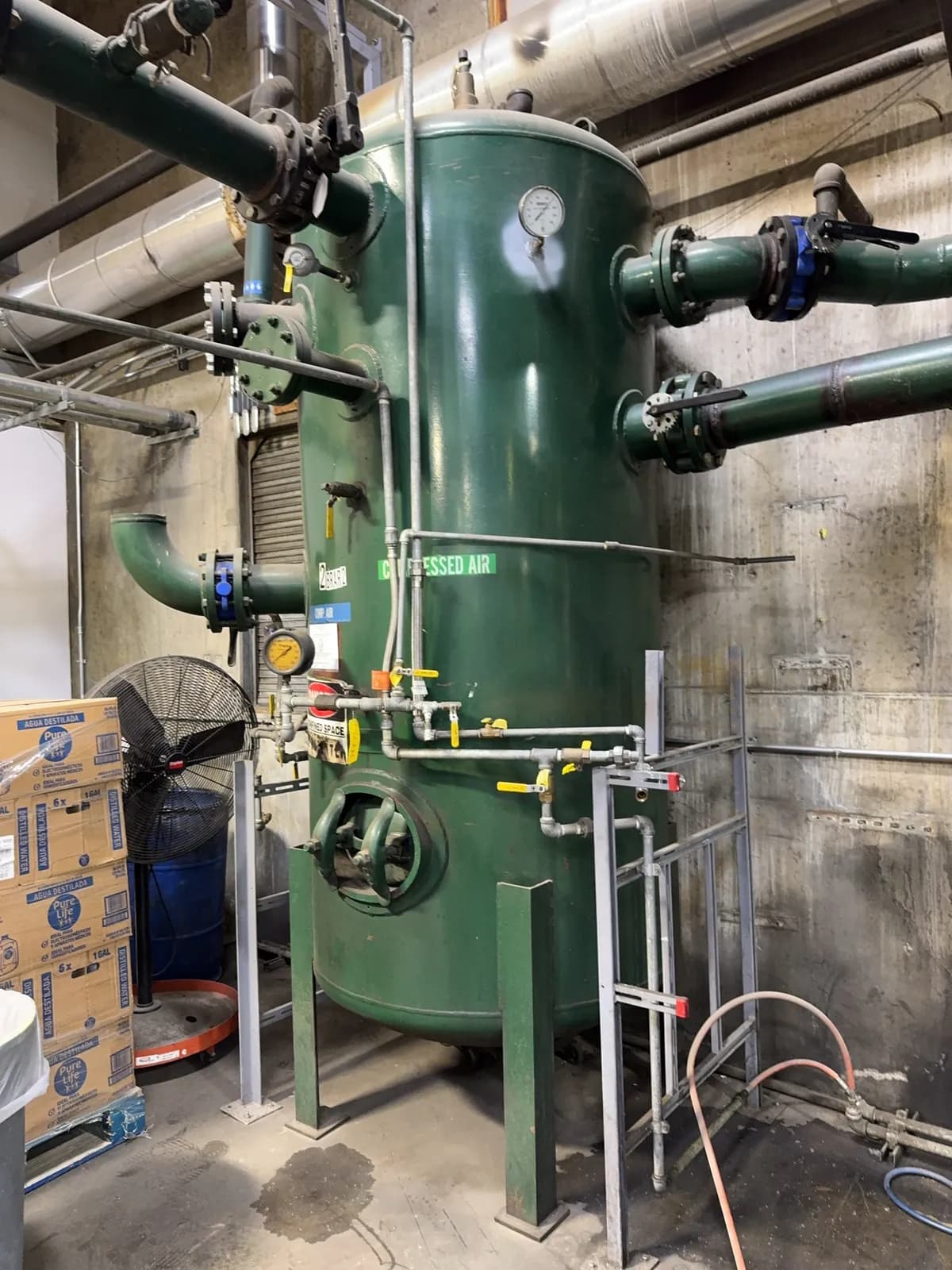 approximately-800-gallon-compressed-air-tank-msfc5jxj