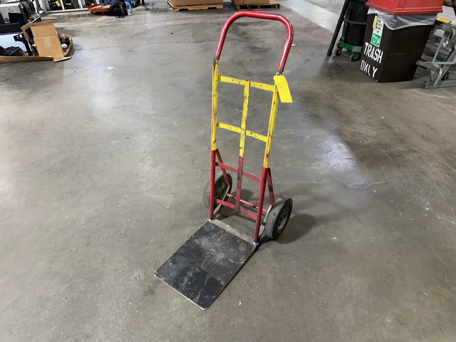 hand-truck-7e75fa