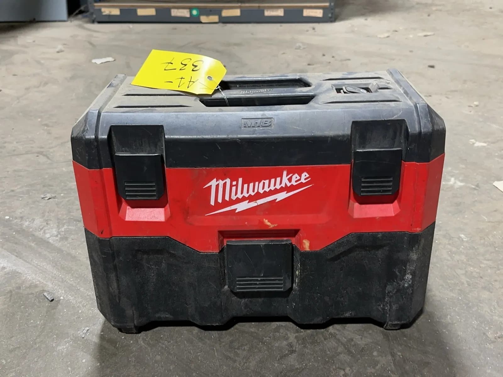 milwaukee-2-gallon-wet-dry-vacuum-1a85f0