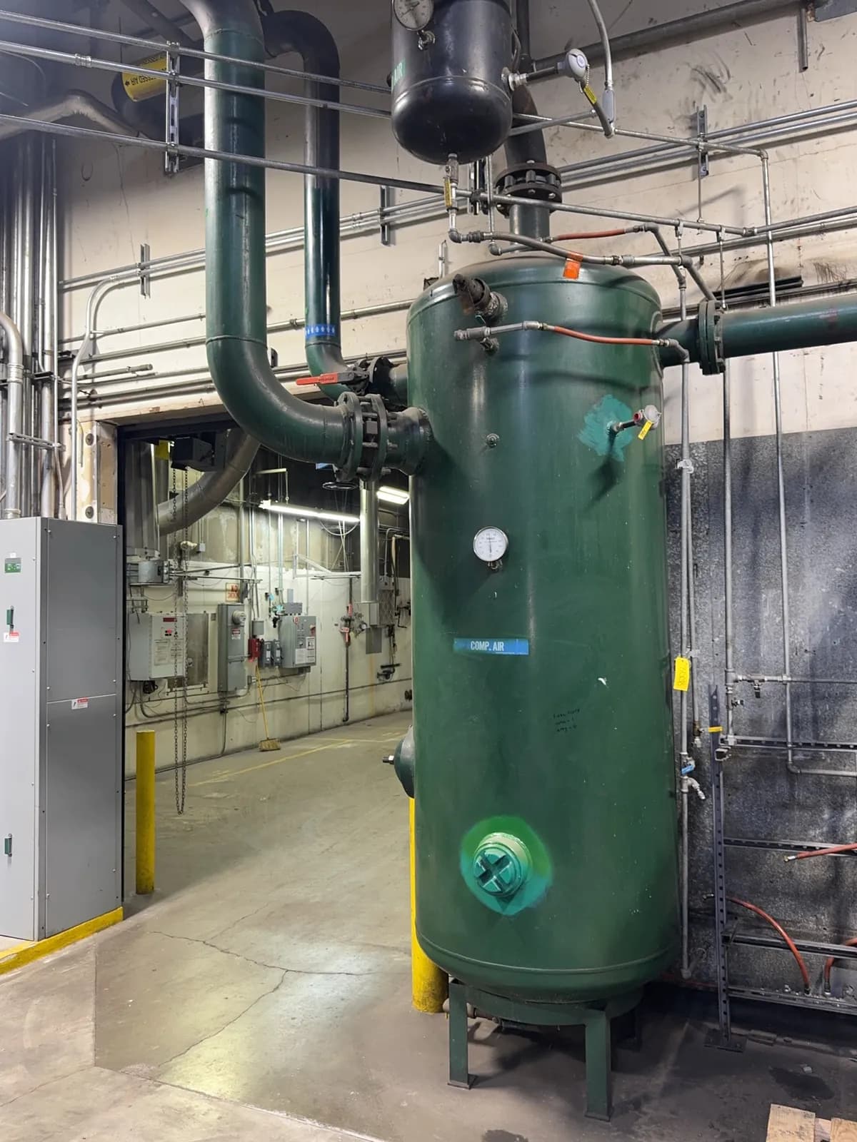 approximately-600-gallon-compressed-air-tank-msfcc2vj