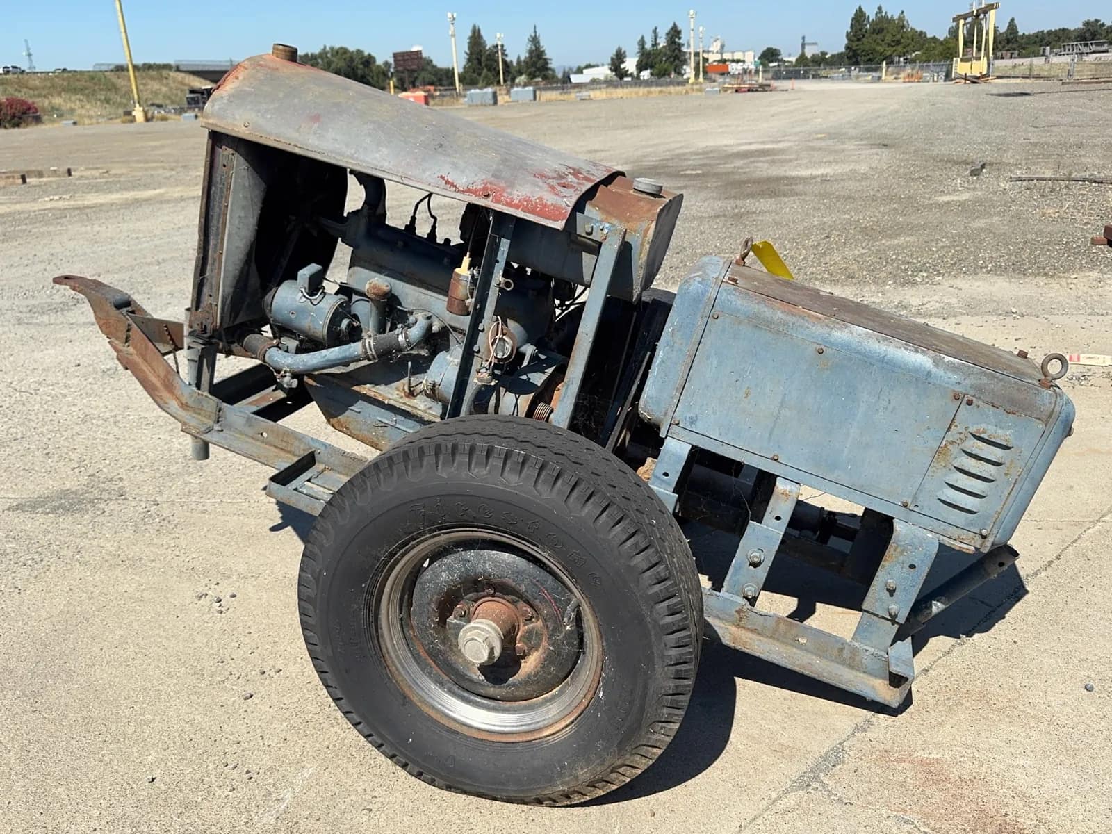 trailer-with-4-cylinder-flat-head-motor-and-generator-ms9d0l40