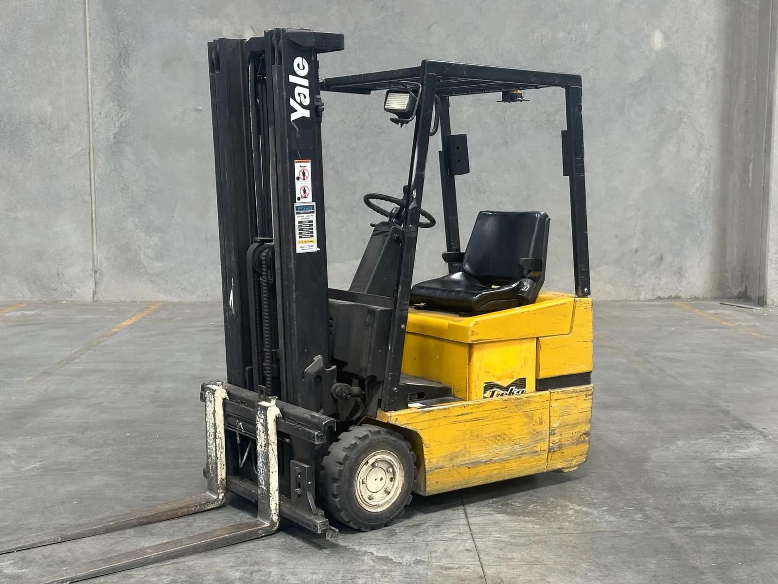 yale-3000lb-capacity-electric-forklift-mrtjgsos