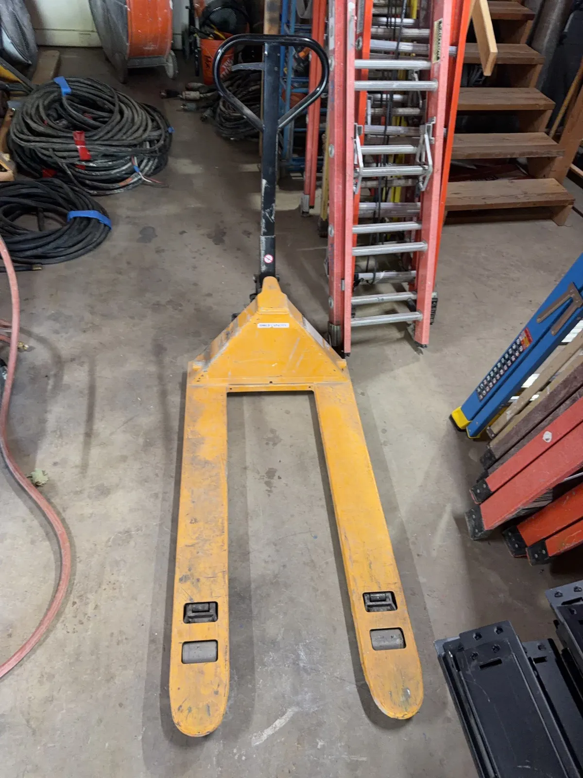 used-manual-pallet-jack-heavy-duty-warehouse-equipment-mqzyerqs