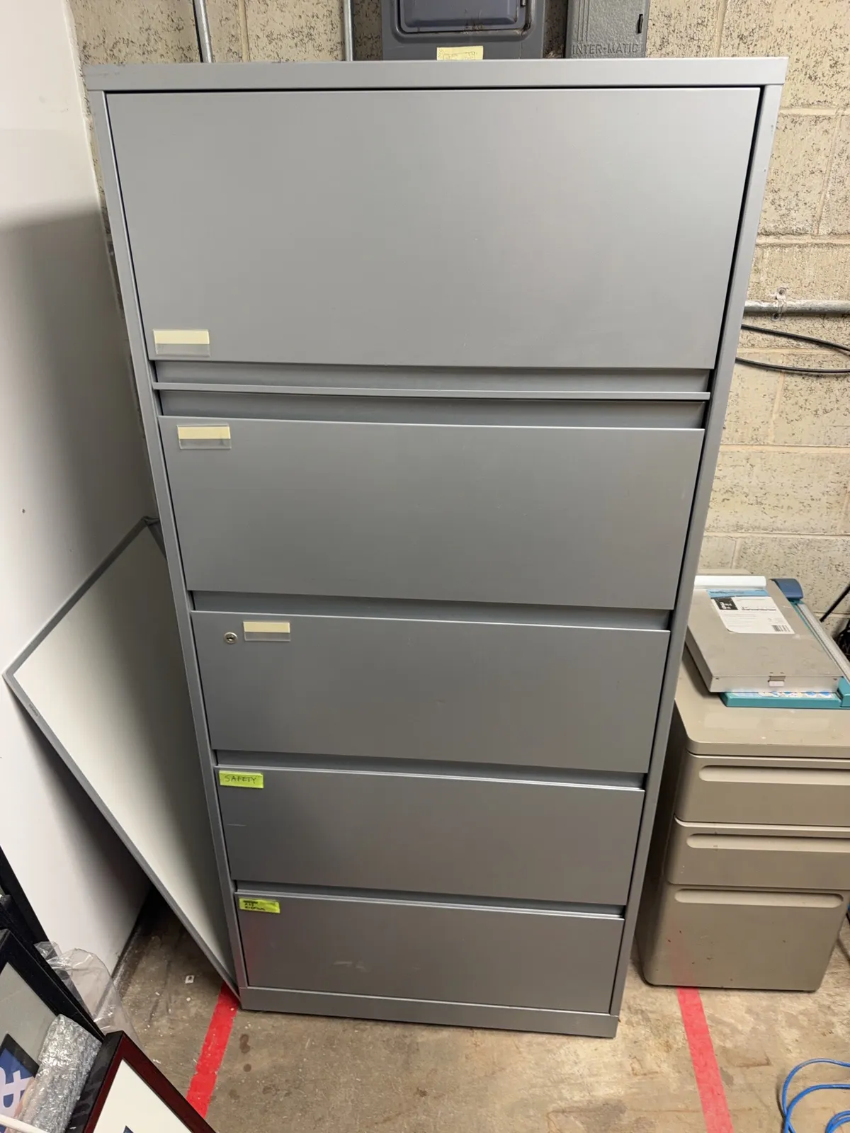 2-five-drawer-metal-filing-cabinet-with-lockable-compartments-mr0xl9kg
