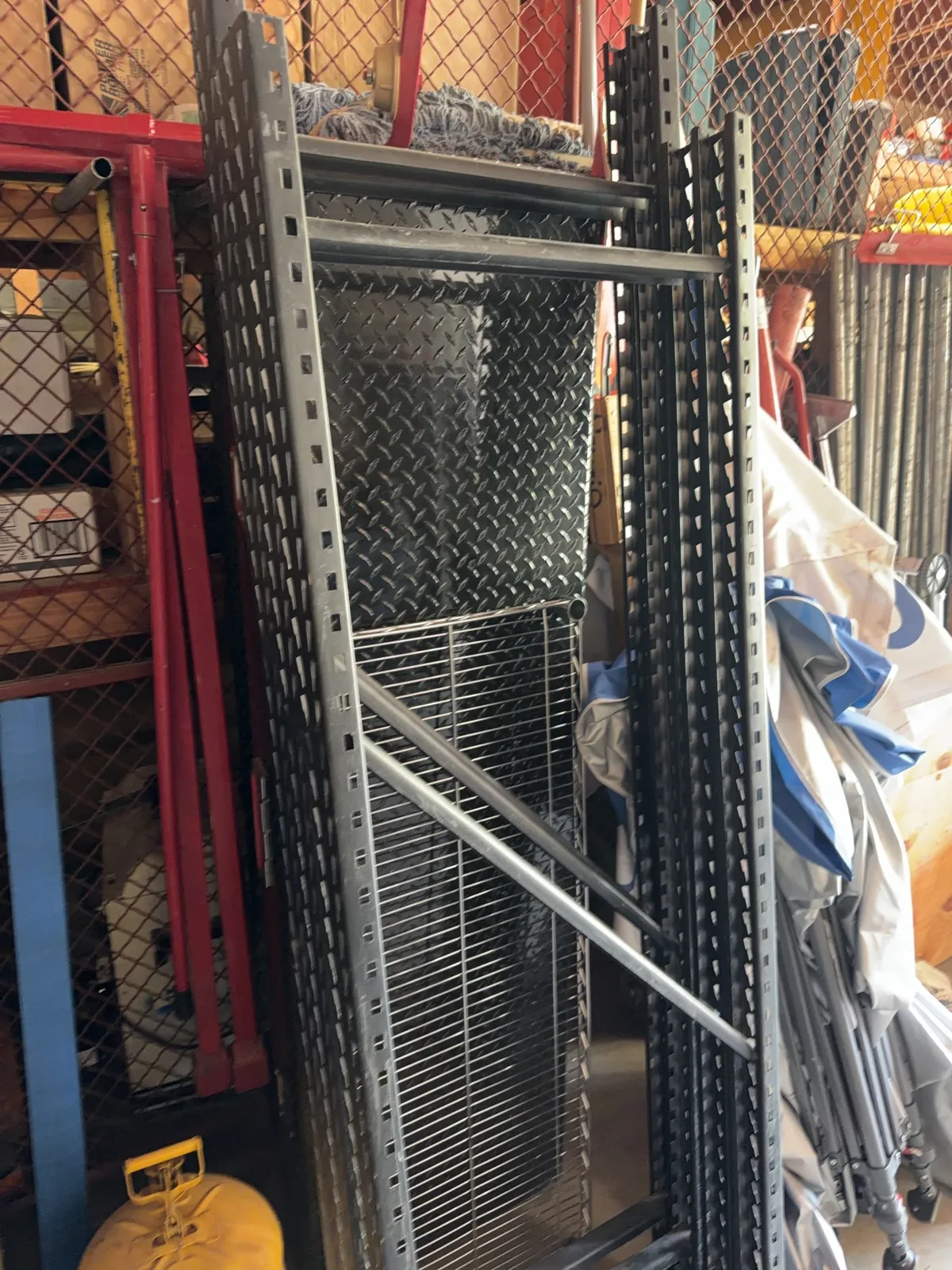 4-heavy-duty-wire-shelving-units-074361
