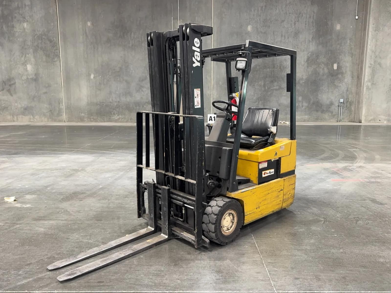 yale-3000lb-electric-forklift-460f3f