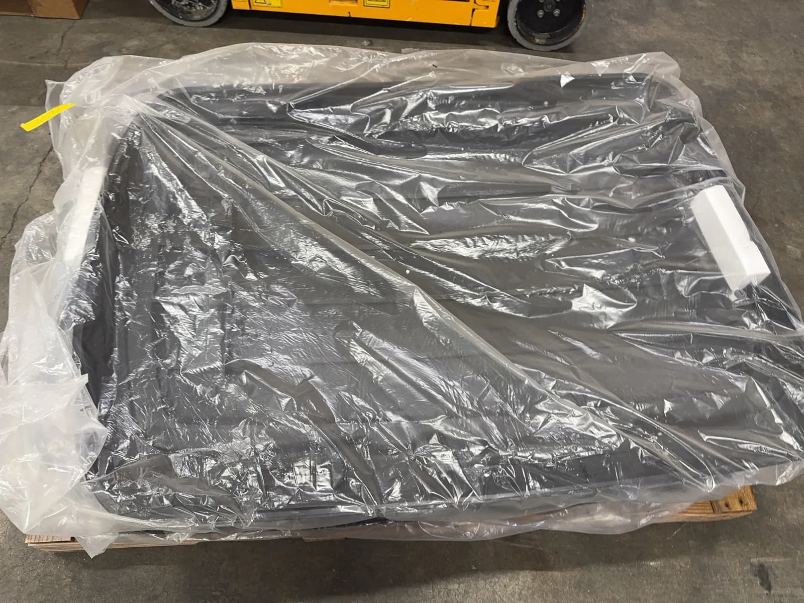 contents-of-pallet-assorted-club-car-parts-and-accessories-3-roof-panels-e1ee23
