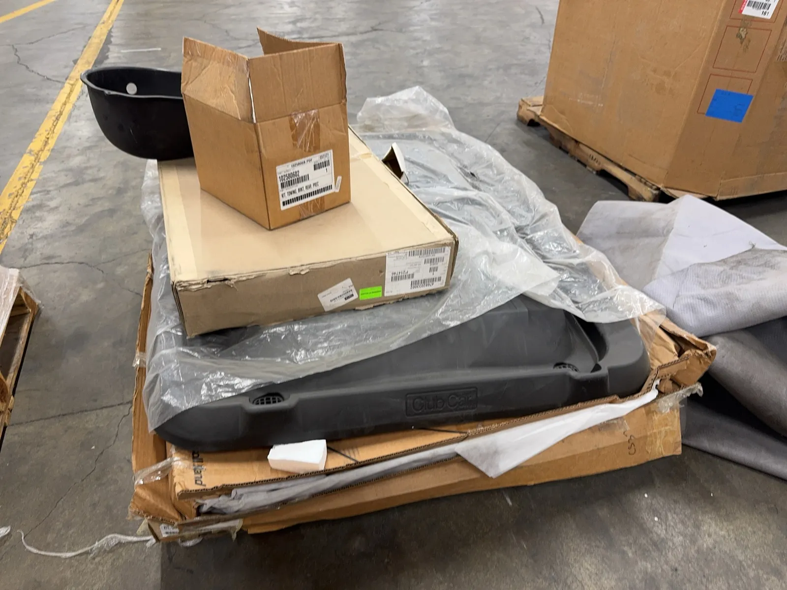 contents-of-pallet-club-car-roof-kit-cvt-cover-tow-bracket-and-premium-windshield-kit-0222a4