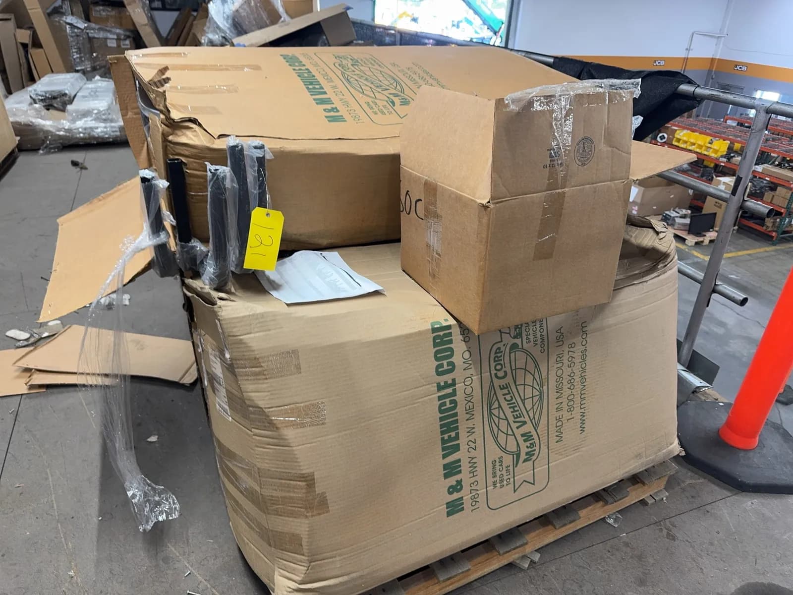 contents-of-pallet-4-boxes-diamond-plate-rail-kit-for-club-car-and-more-cd05a0